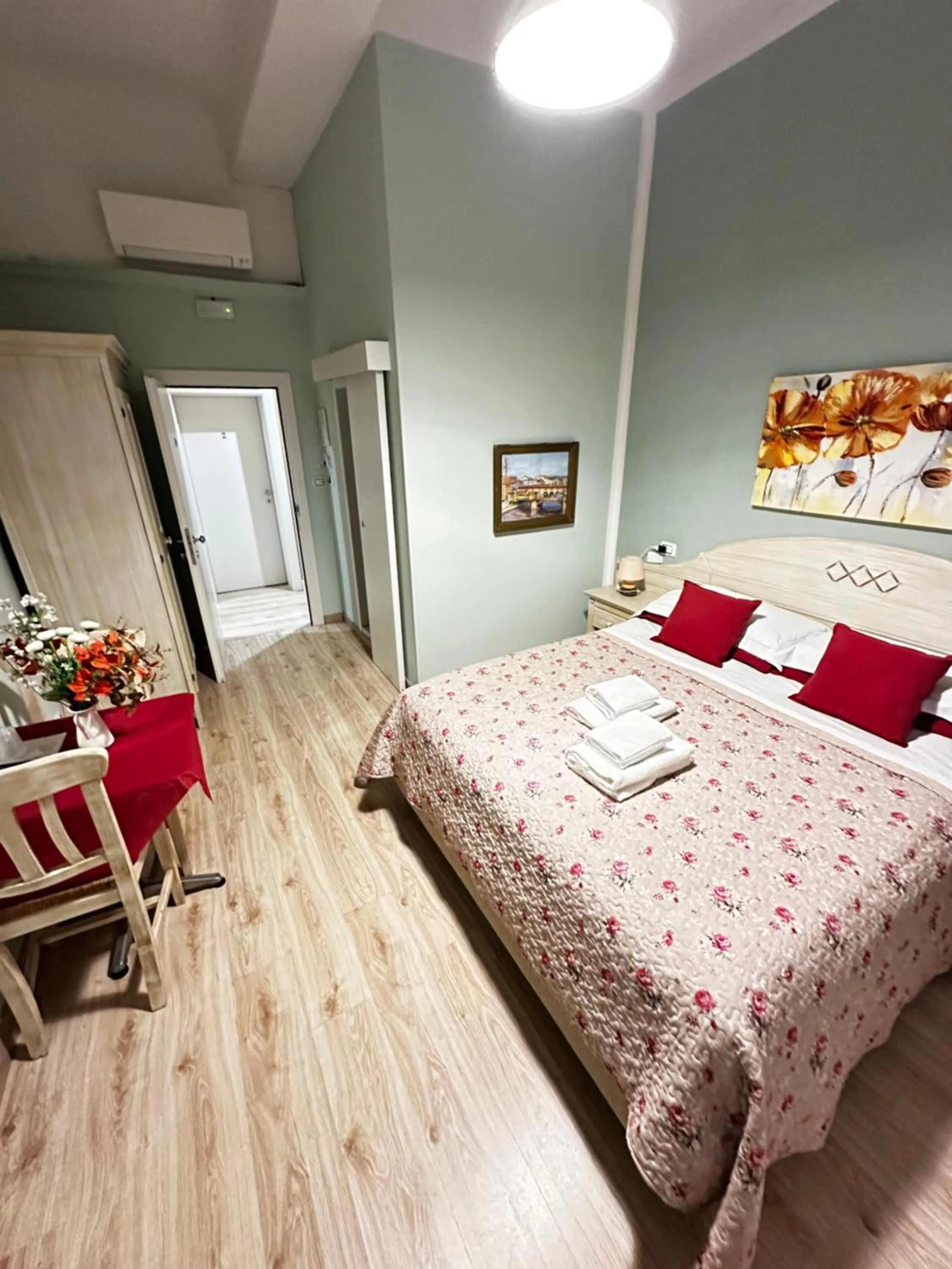 Photo of the whole room, Bed in Cicerone Guest House