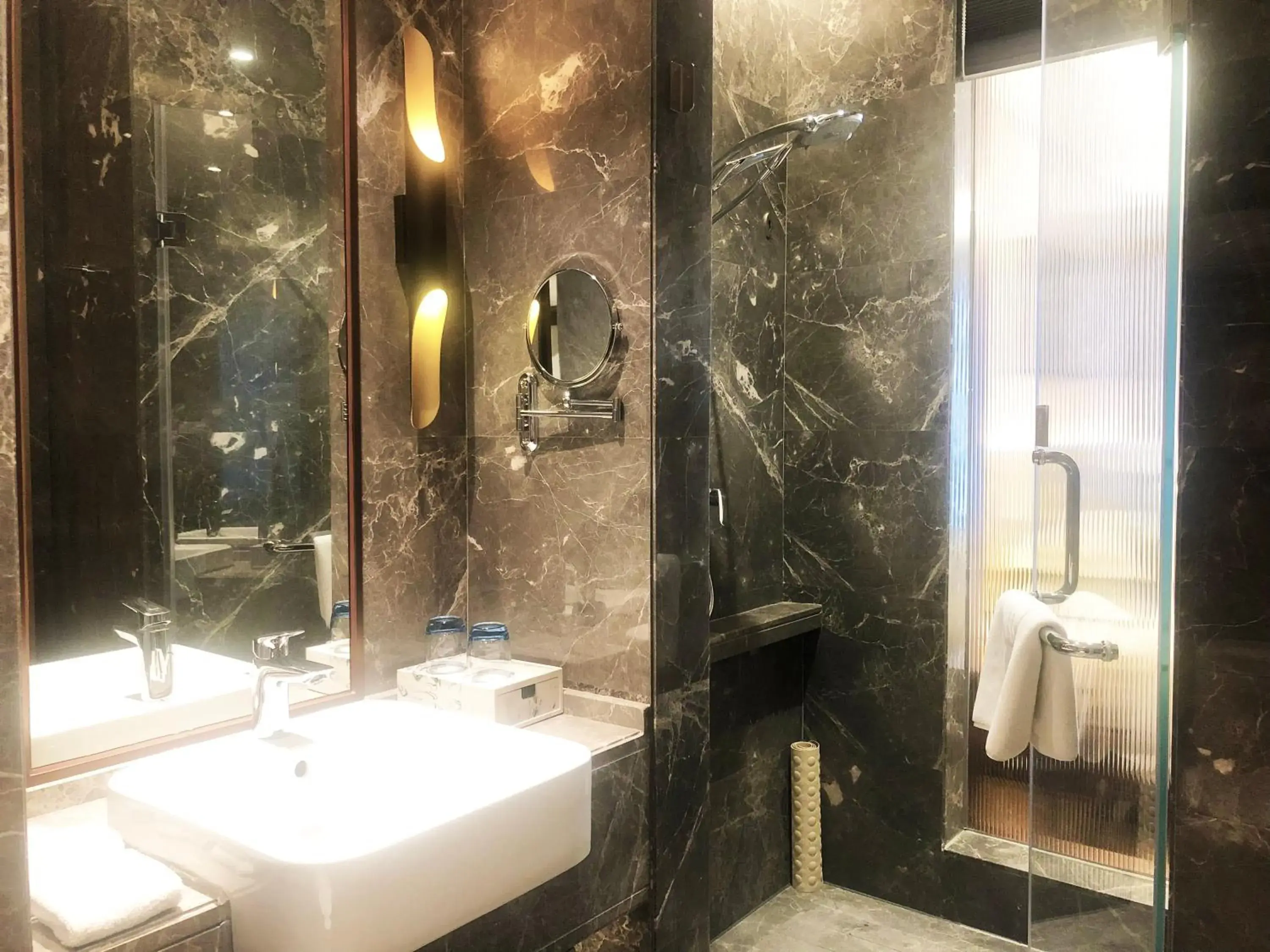 Superior Twin Room-Smoking in Leshan Ramada Hotel Superior Twin Room-Smoking in Leshan Ramada Hotel