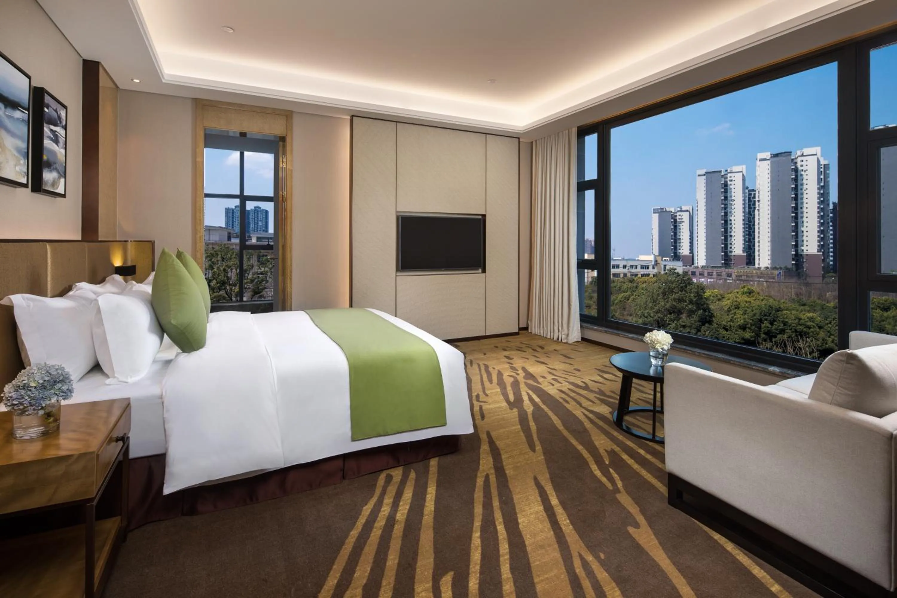 Photo of the whole room, Bed in Leshan Ramada Hotel