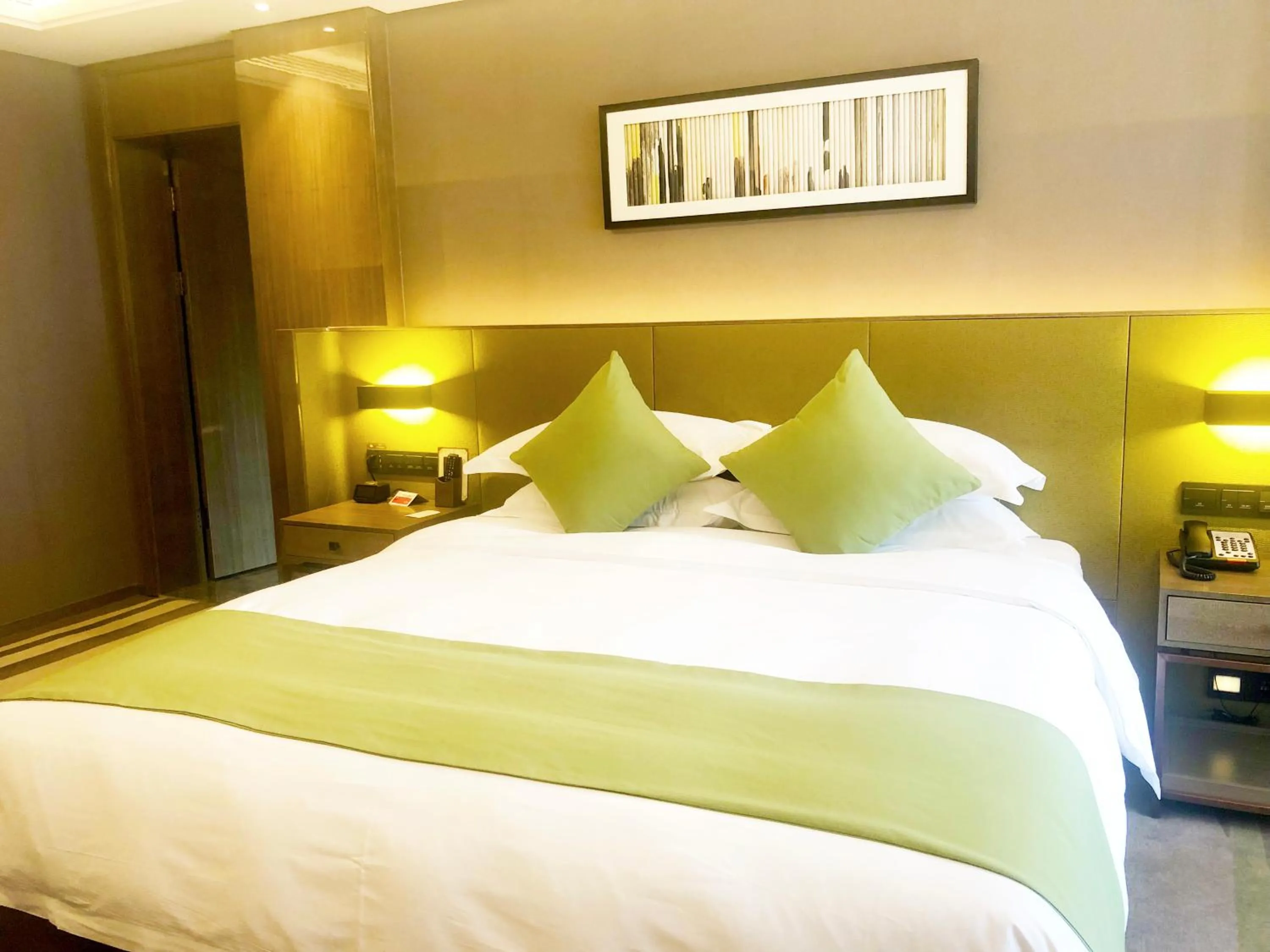 Bed in Leshan Ramada Hotel