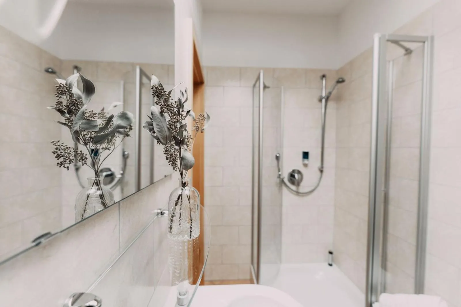 Bathroom in Schwarzwald-Hotel Kraeutle