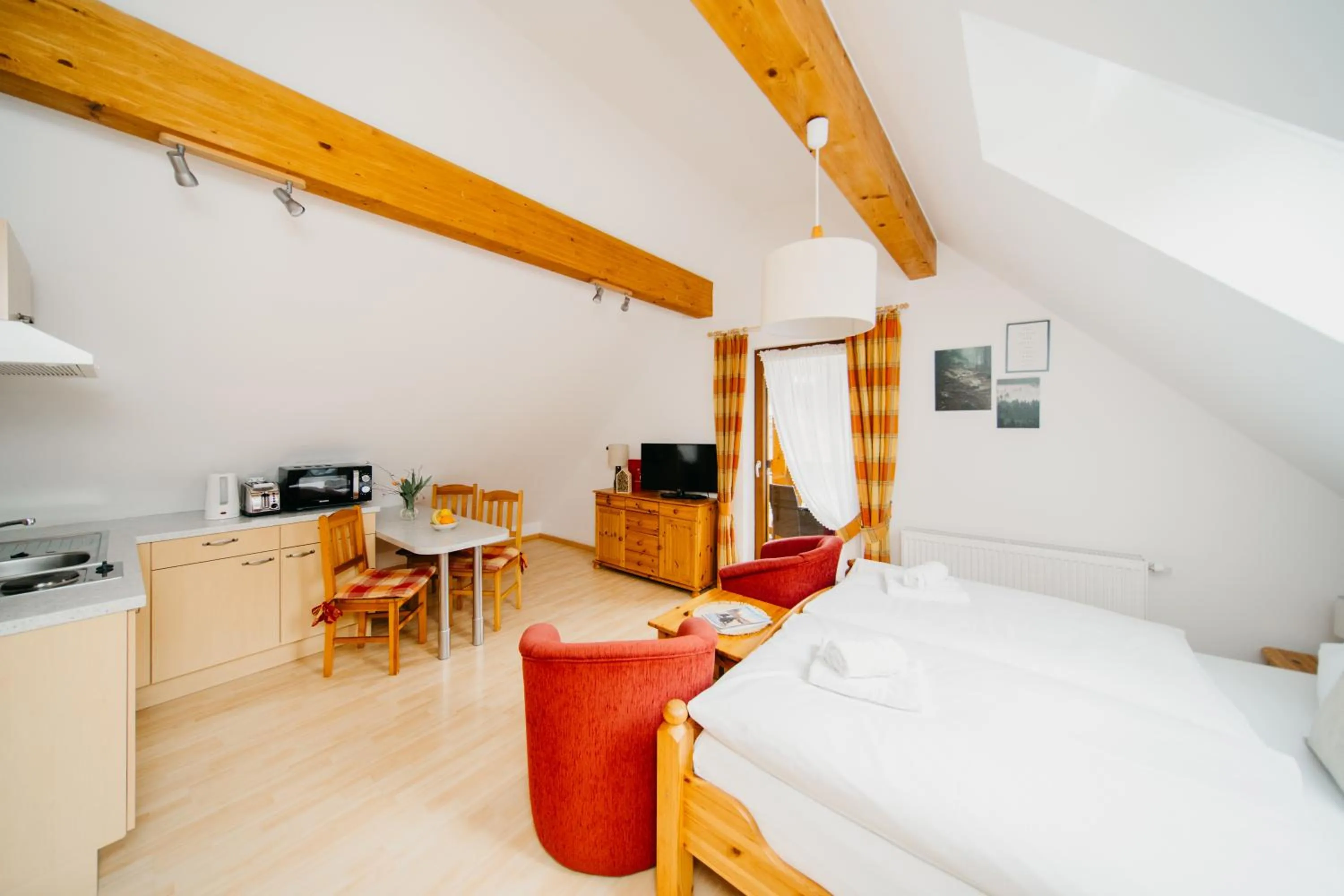 Photo of the whole room, Bed in Schwarzwald-Hotel Kraeutle