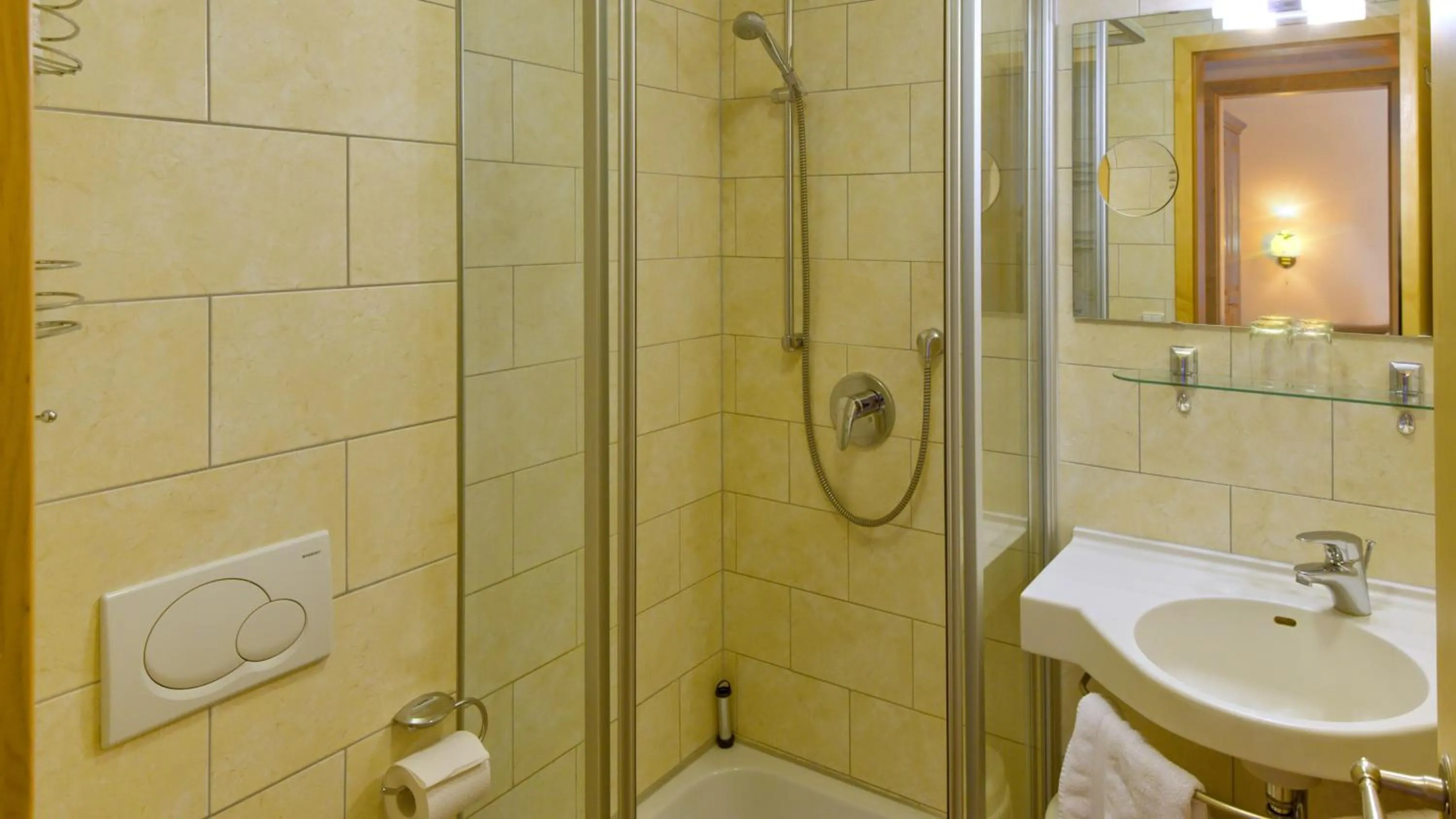 Bathroom in Schwarzwald-Hotel Kraeutle