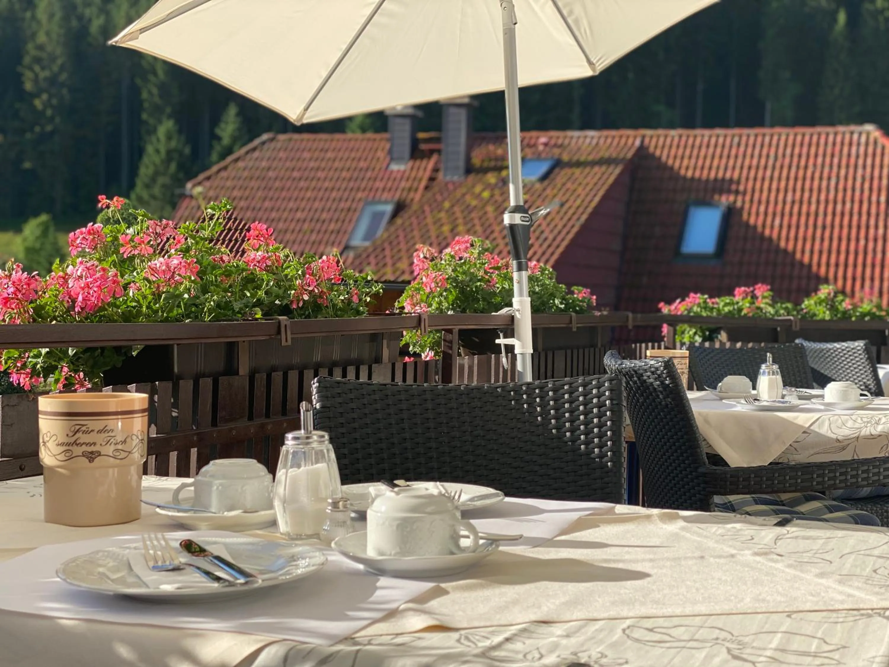 Restaurant/places to eat in Schwarzwald-Hotel Kraeutle