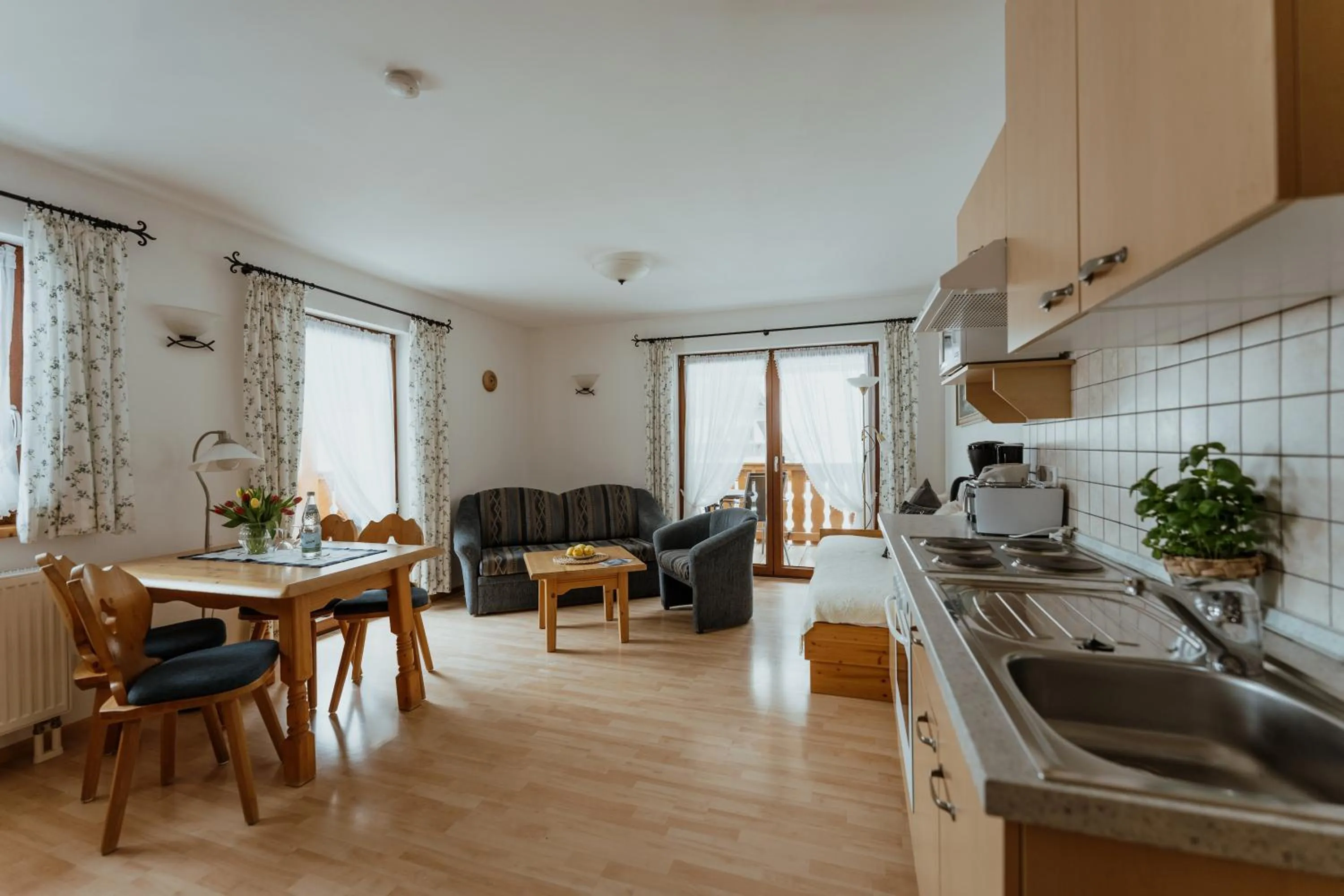 Kitchen or kitchenette in Schwarzwald-Hotel Kraeutle