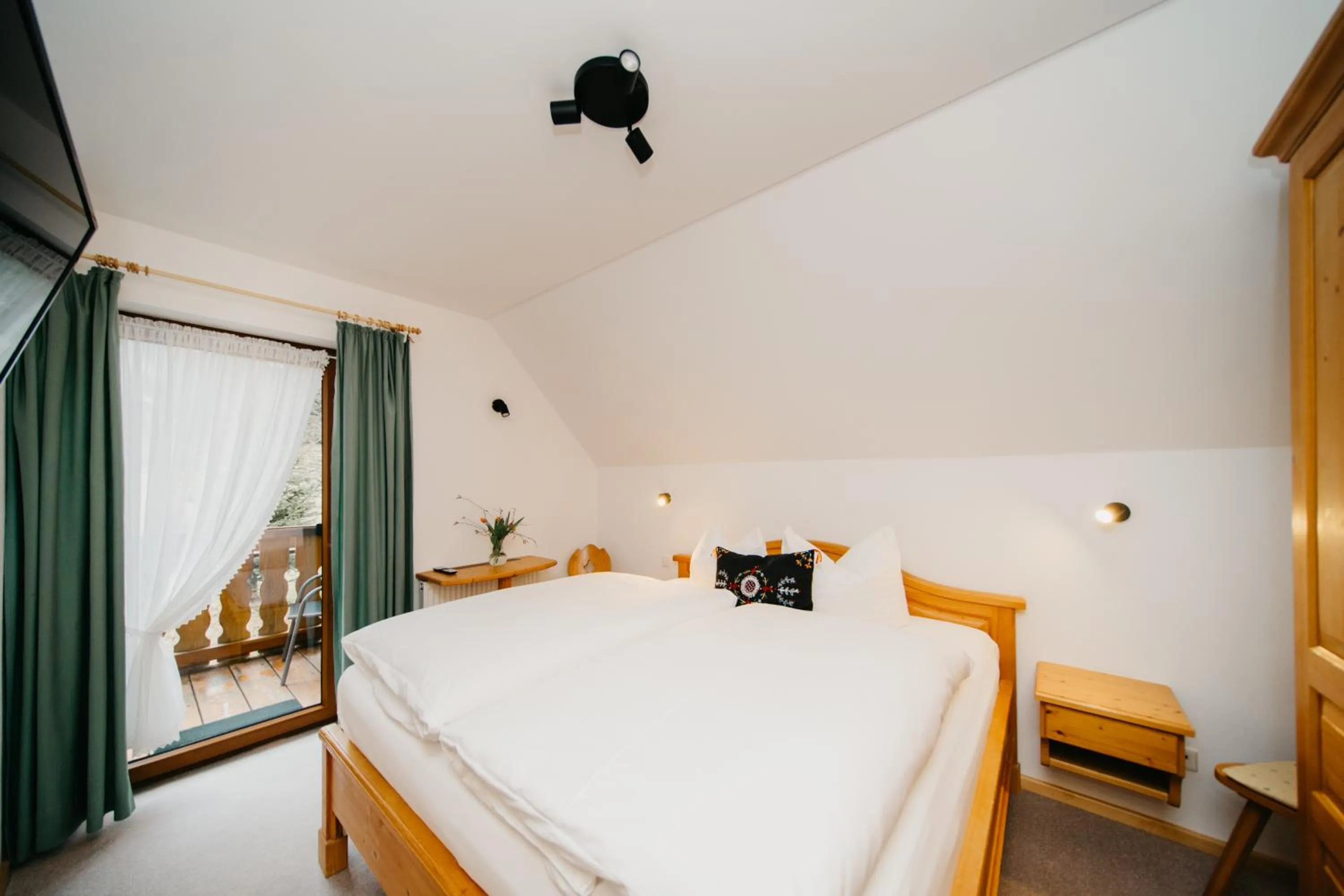 Bed in Schwarzwald-Hotel Kraeutle