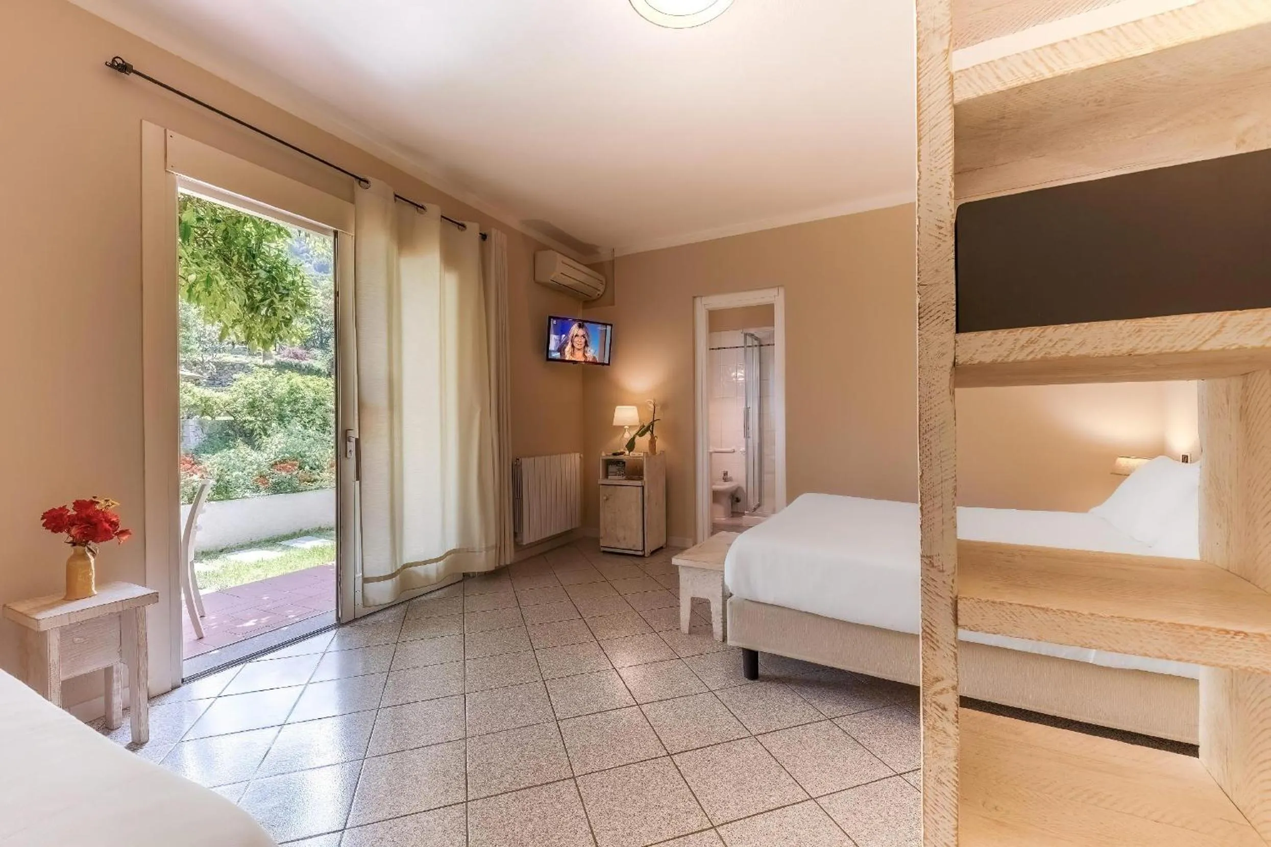 Patio, Bed in Hotel Cernia Isola Botanica