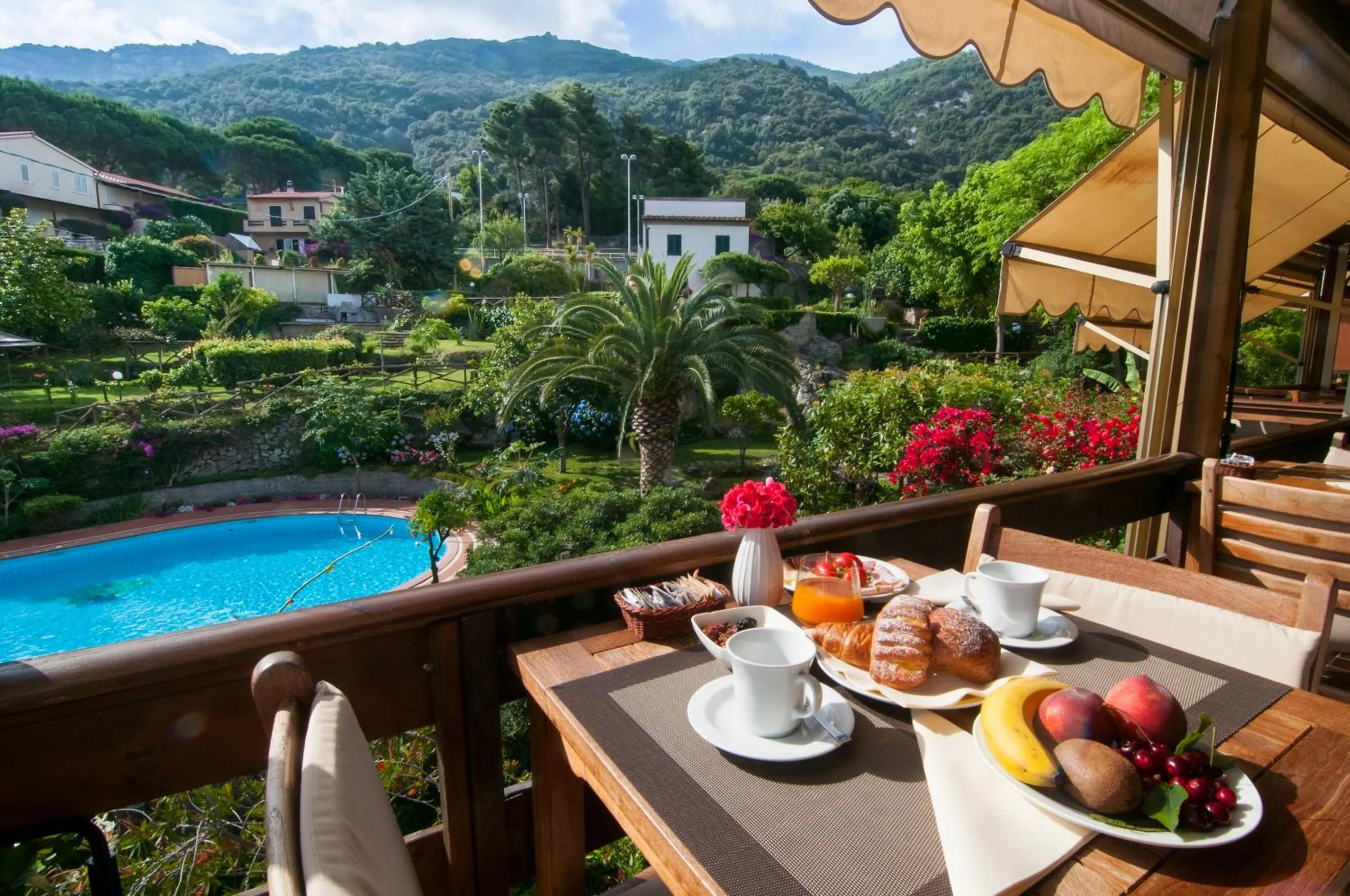 Garden view in Hotel Cernia Isola Botanica