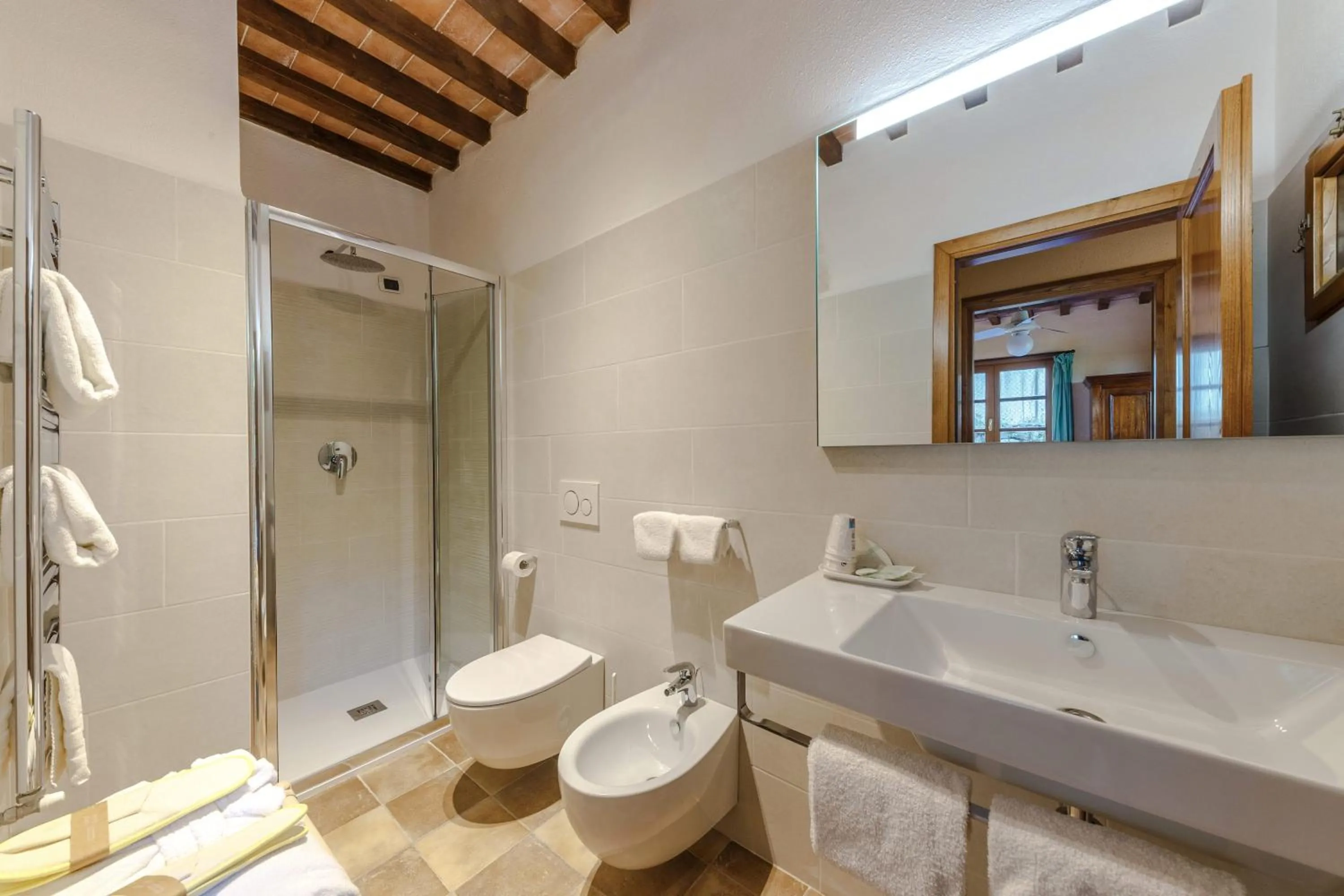 Shower in Hotel Cernia Isola Botanica