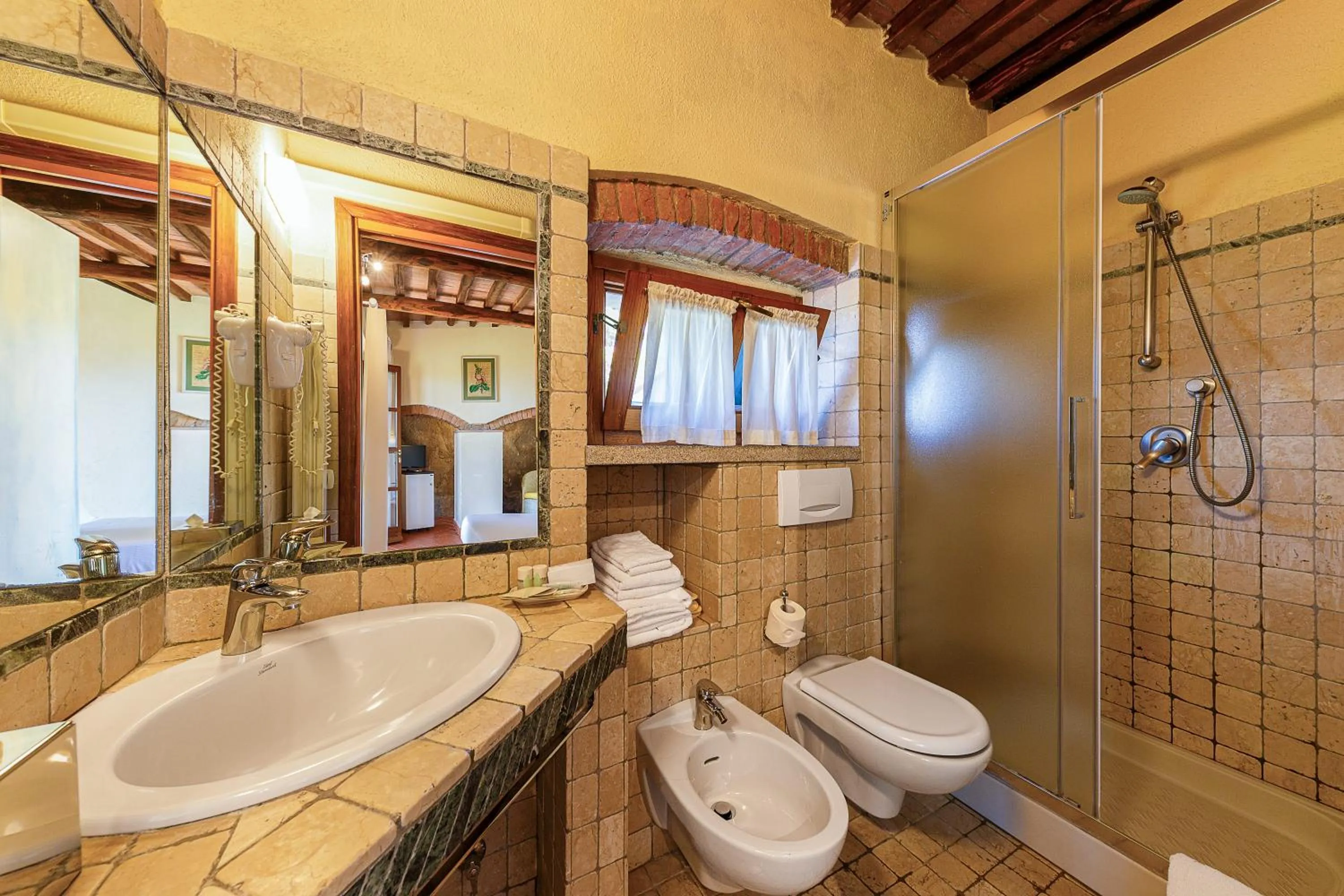 Shower in Hotel Cernia Isola Botanica