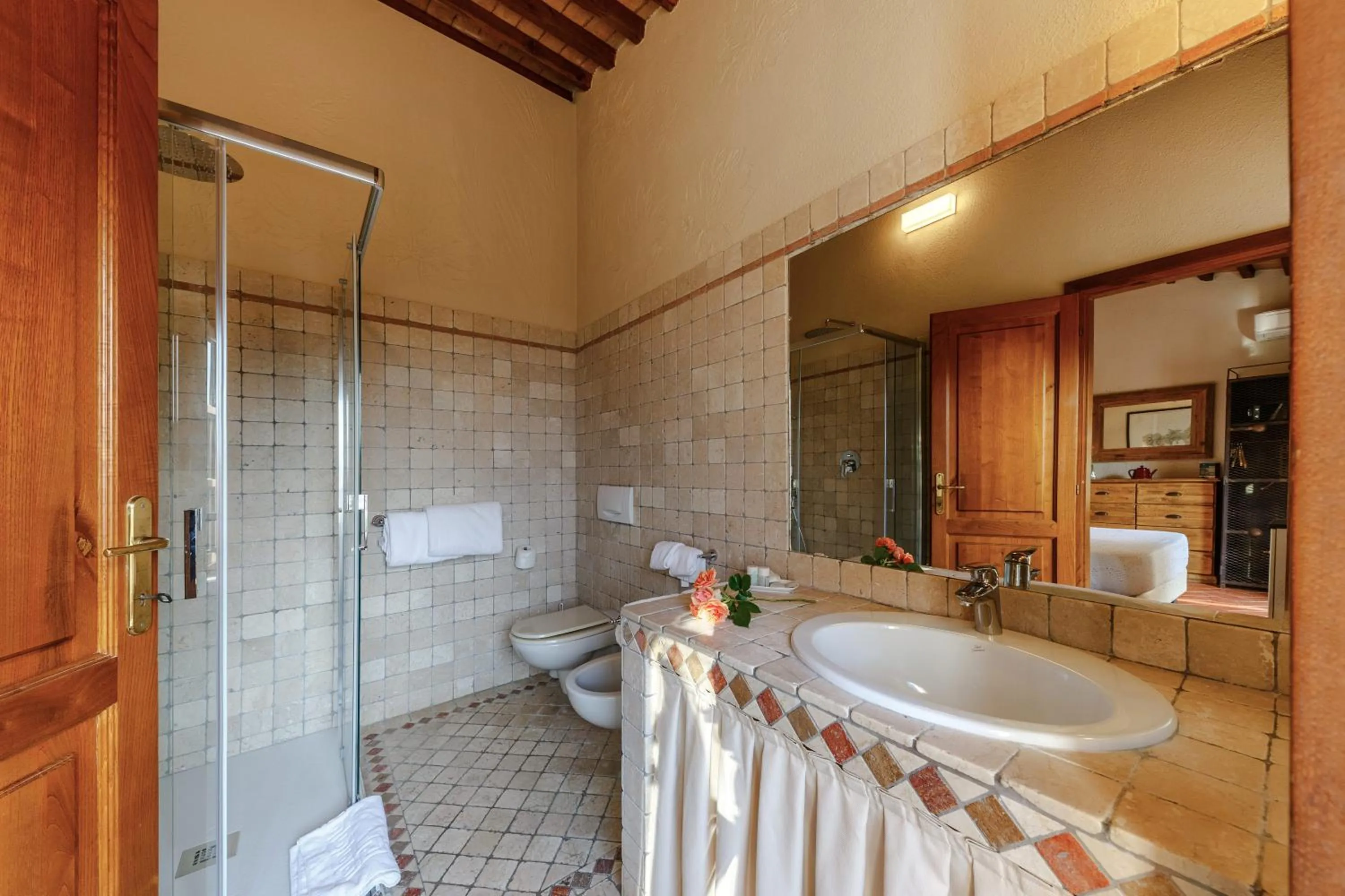 Shower in Hotel Cernia Isola Botanica