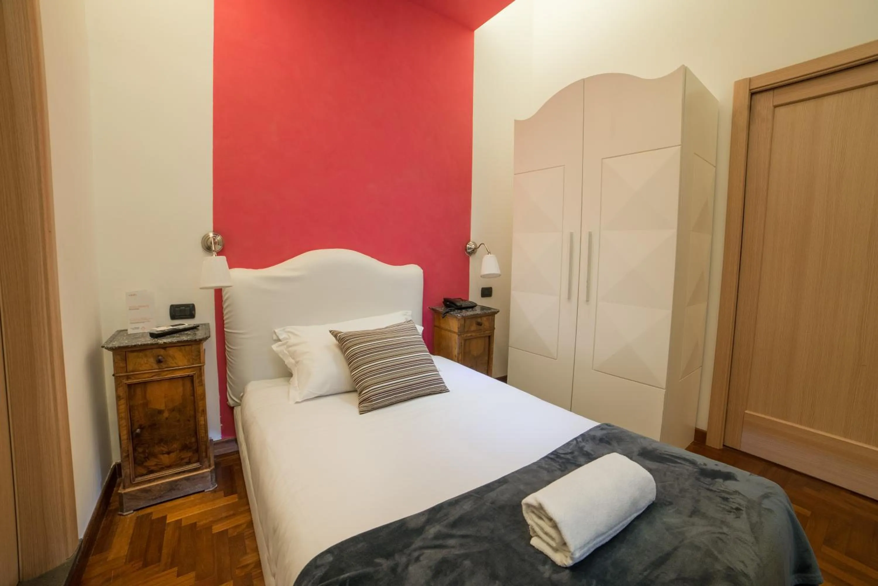 Photo of the whole room, Bed in B&B Chiaia 32