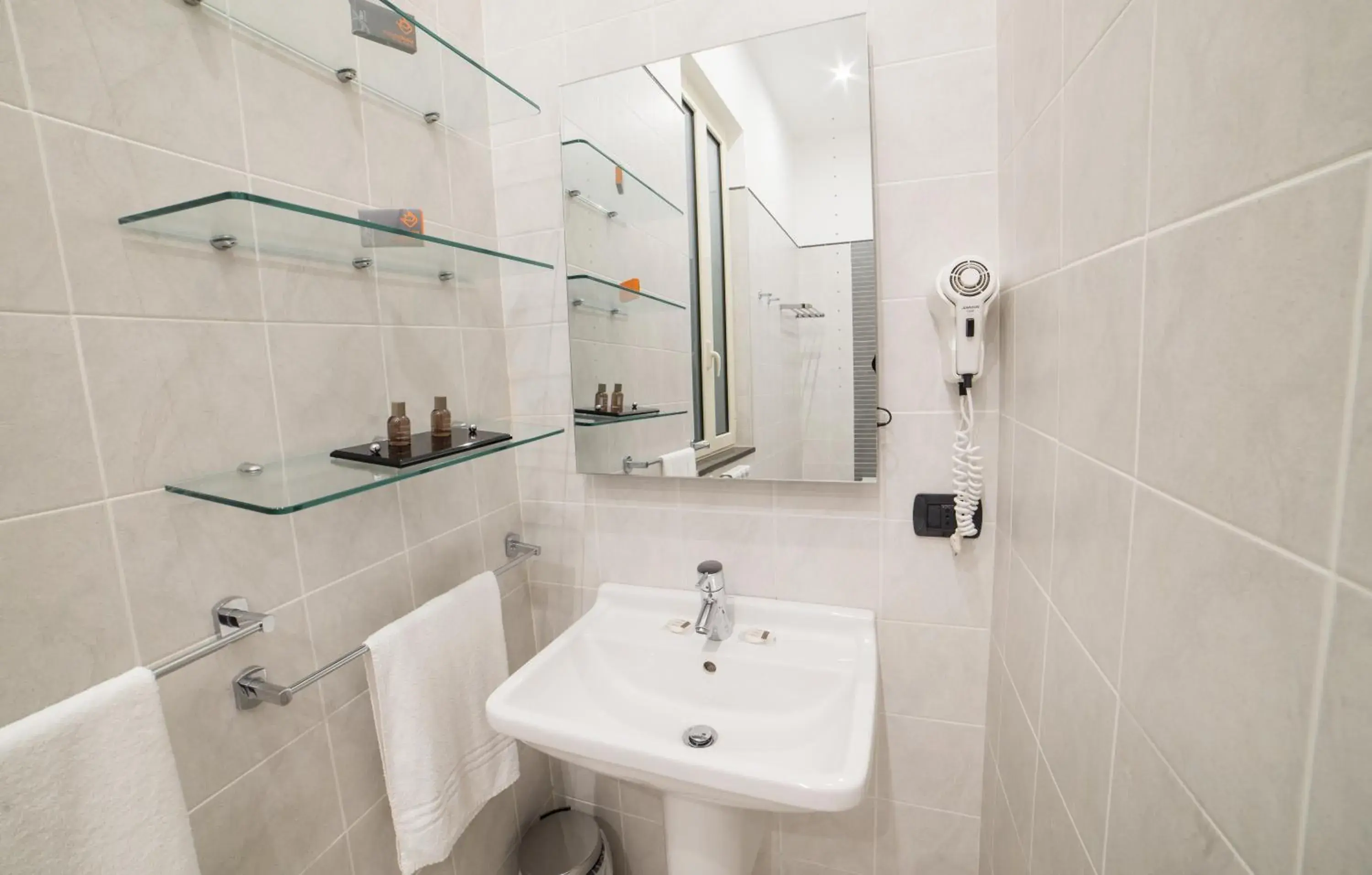 Superior Double Room with Balcony in B&B Chiaia 32 Superior Double Room with Balcony in B&B Chiaia 32