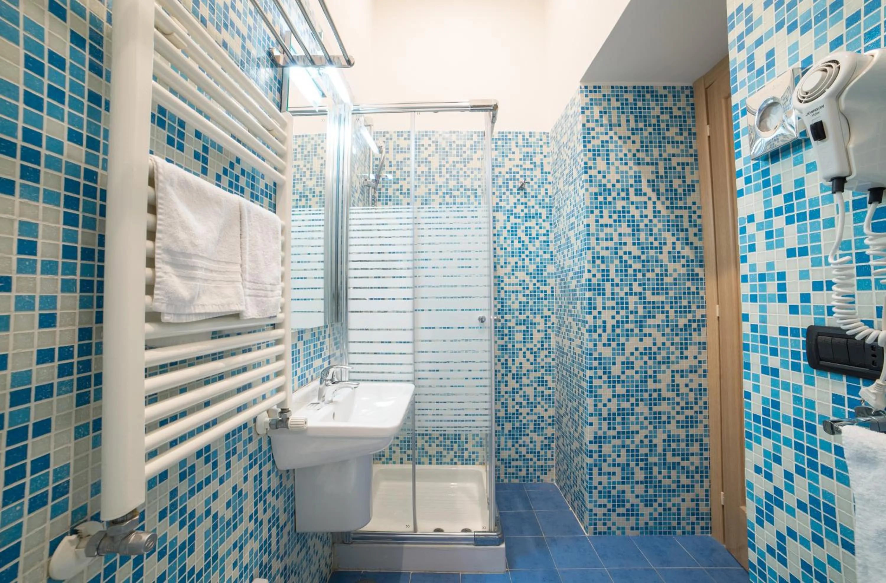 Shower in B&B Chiaia 32