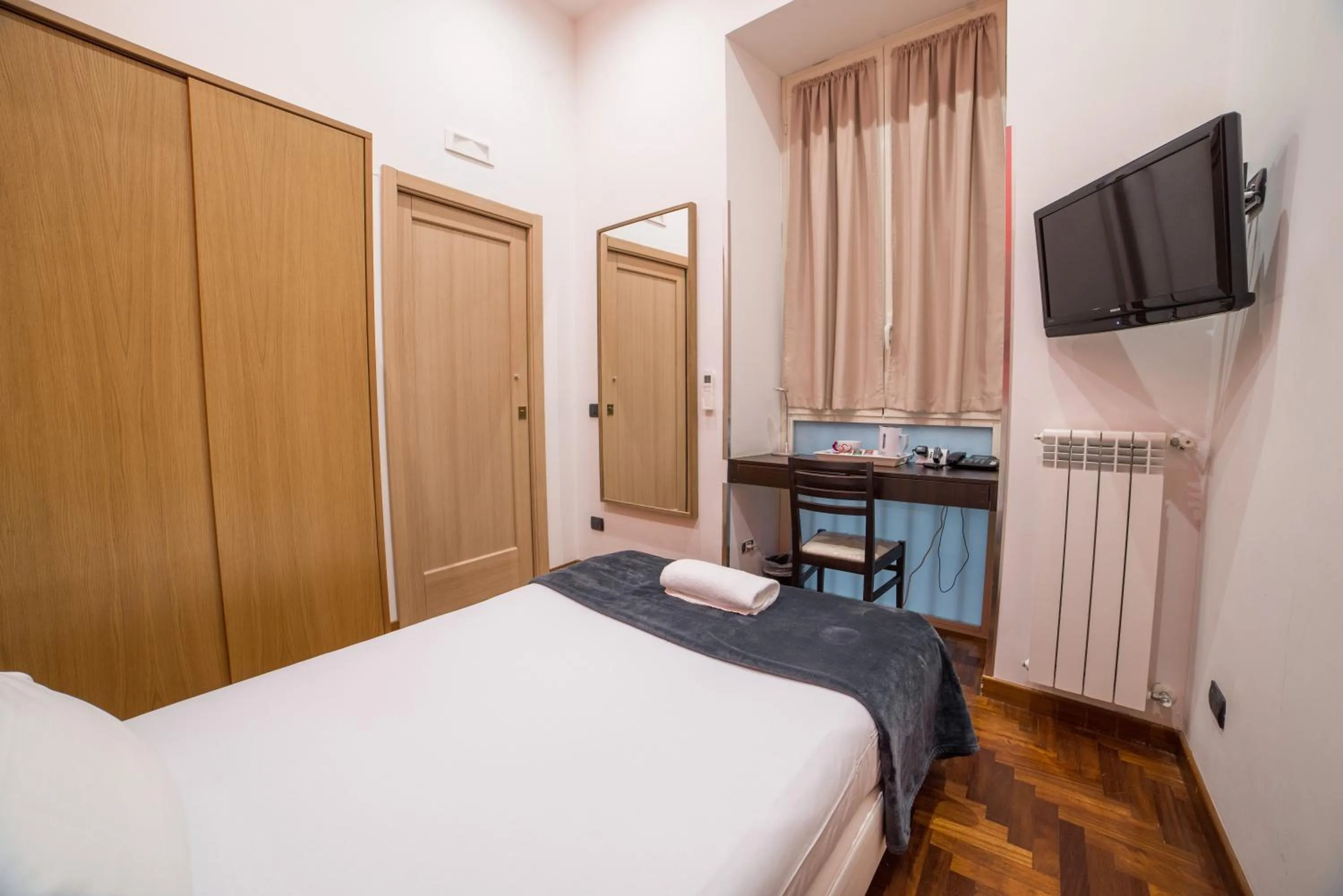 TV and multimedia, Bed in B&B Chiaia 32