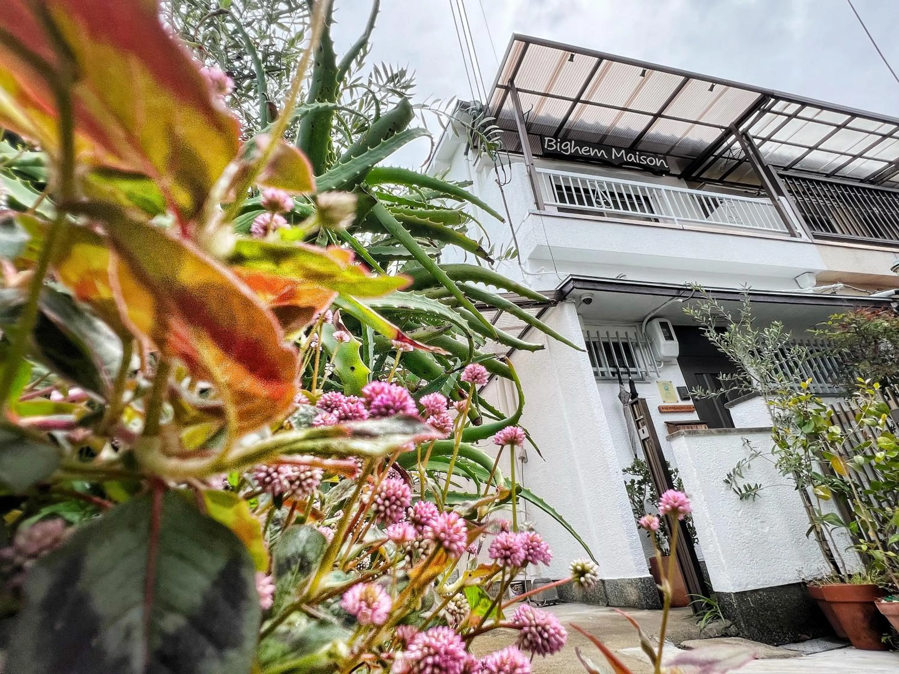 Property building in Bighem Maison