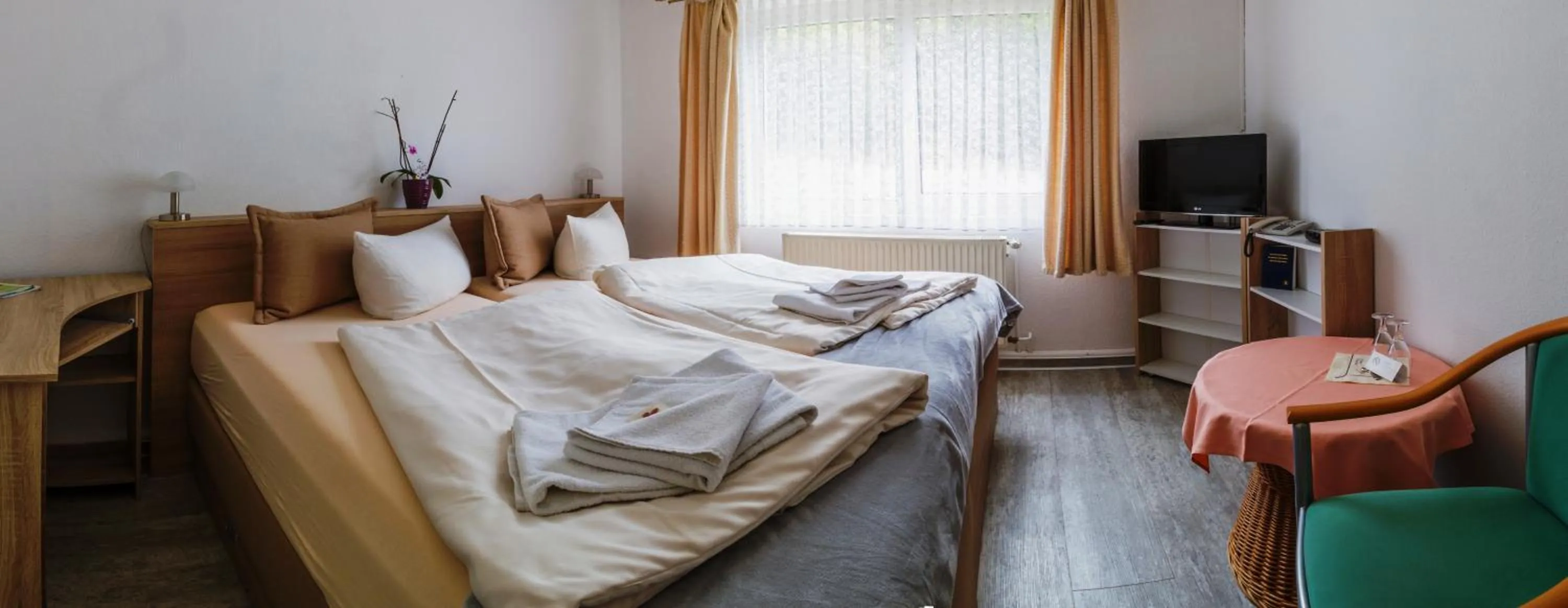 View (from property/room), Bed in Waldhotel Rennsteighöhe