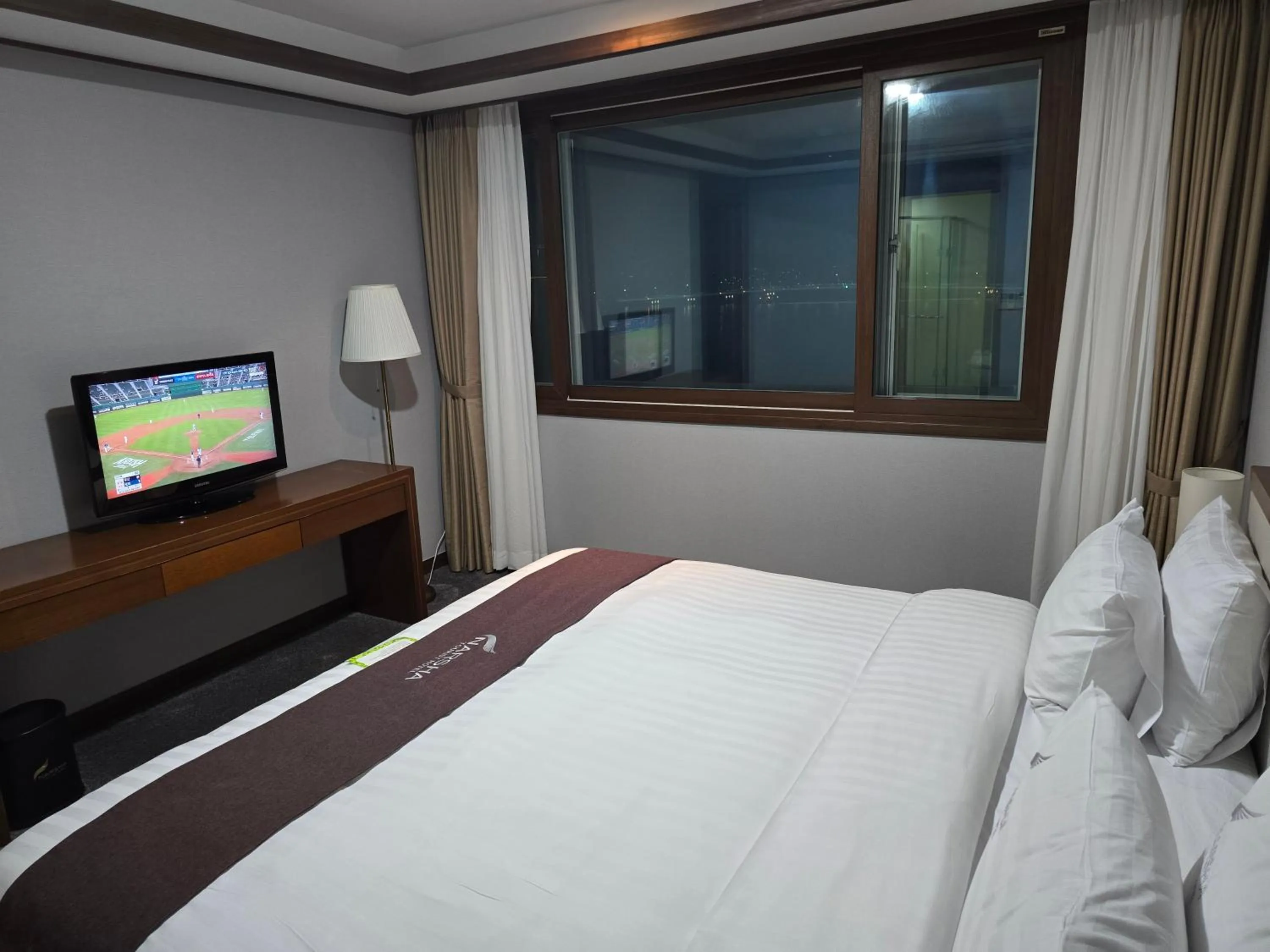 Bed in Yeosu Narsha Hotel