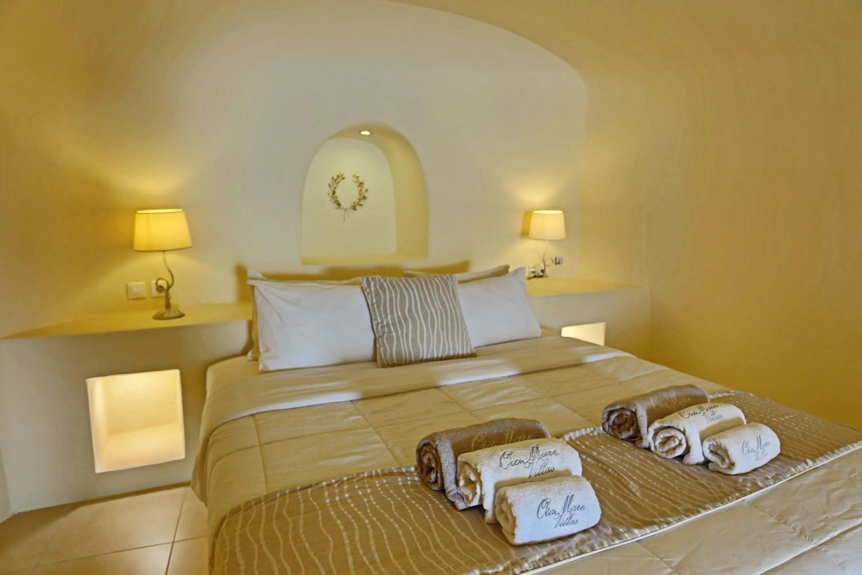 Bedroom, Bed in Oia Mare Villas