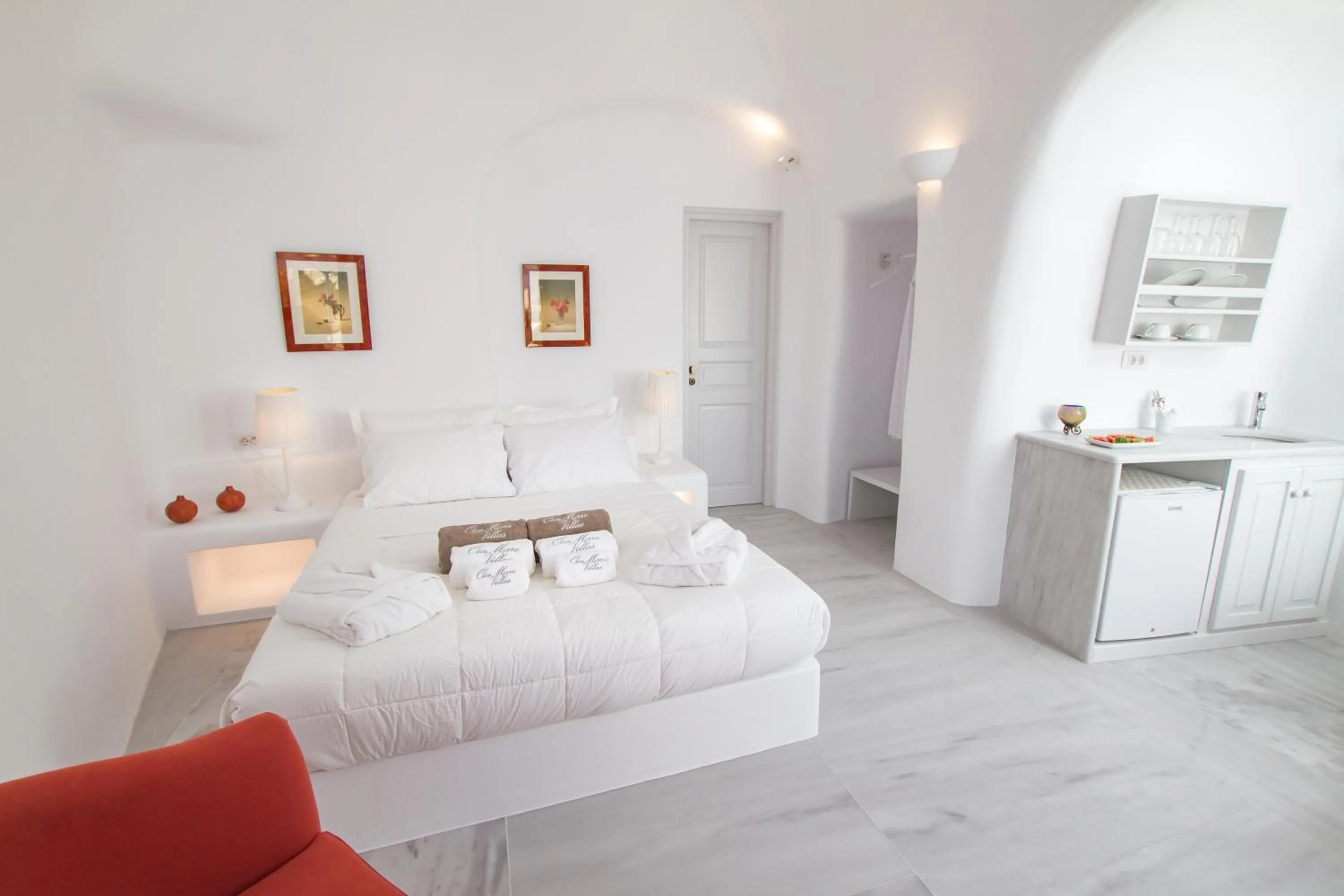 Bedroom, Bed in Oia Mare Villas