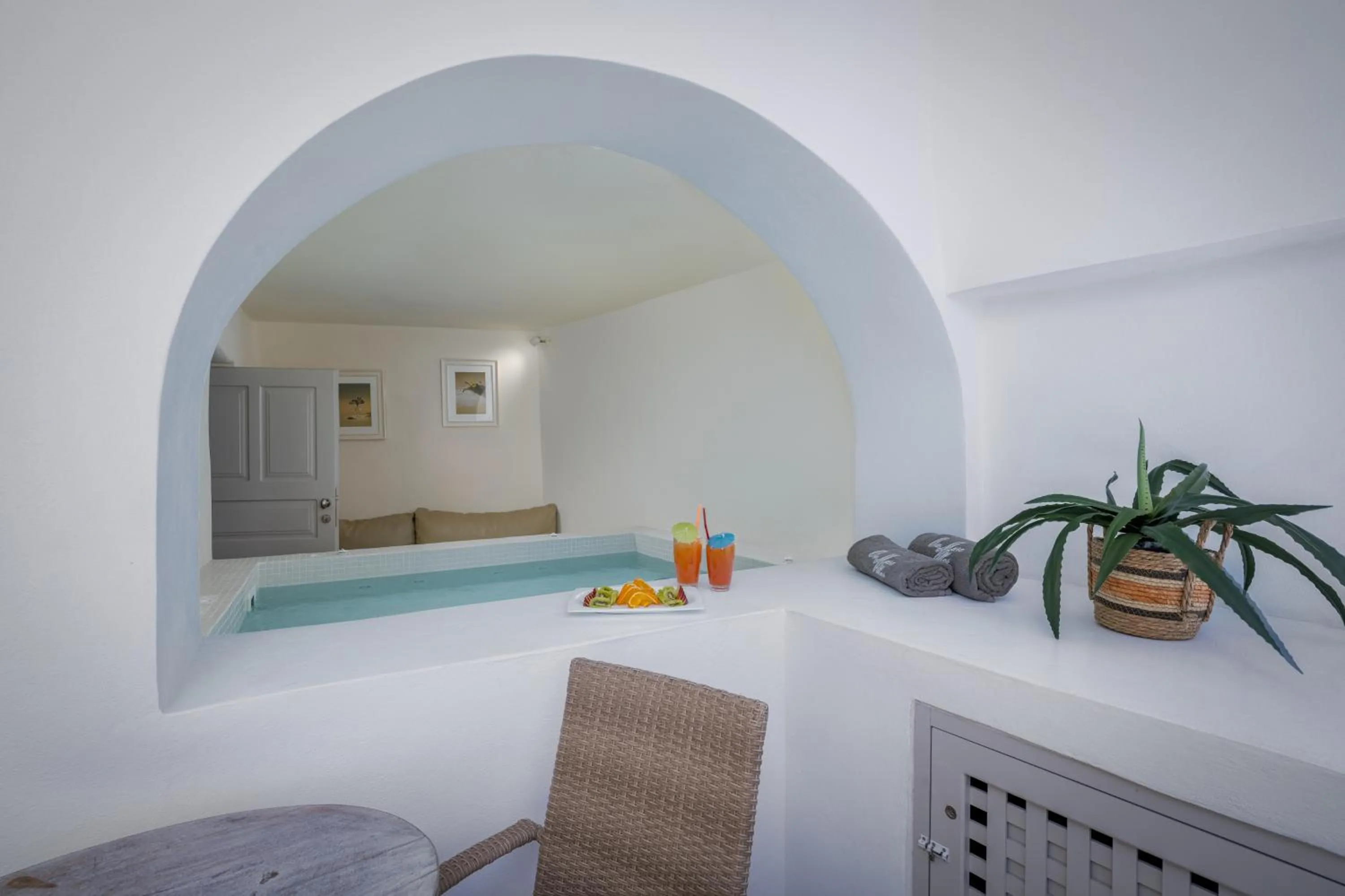 Hot Tub in Oia Mare Villas