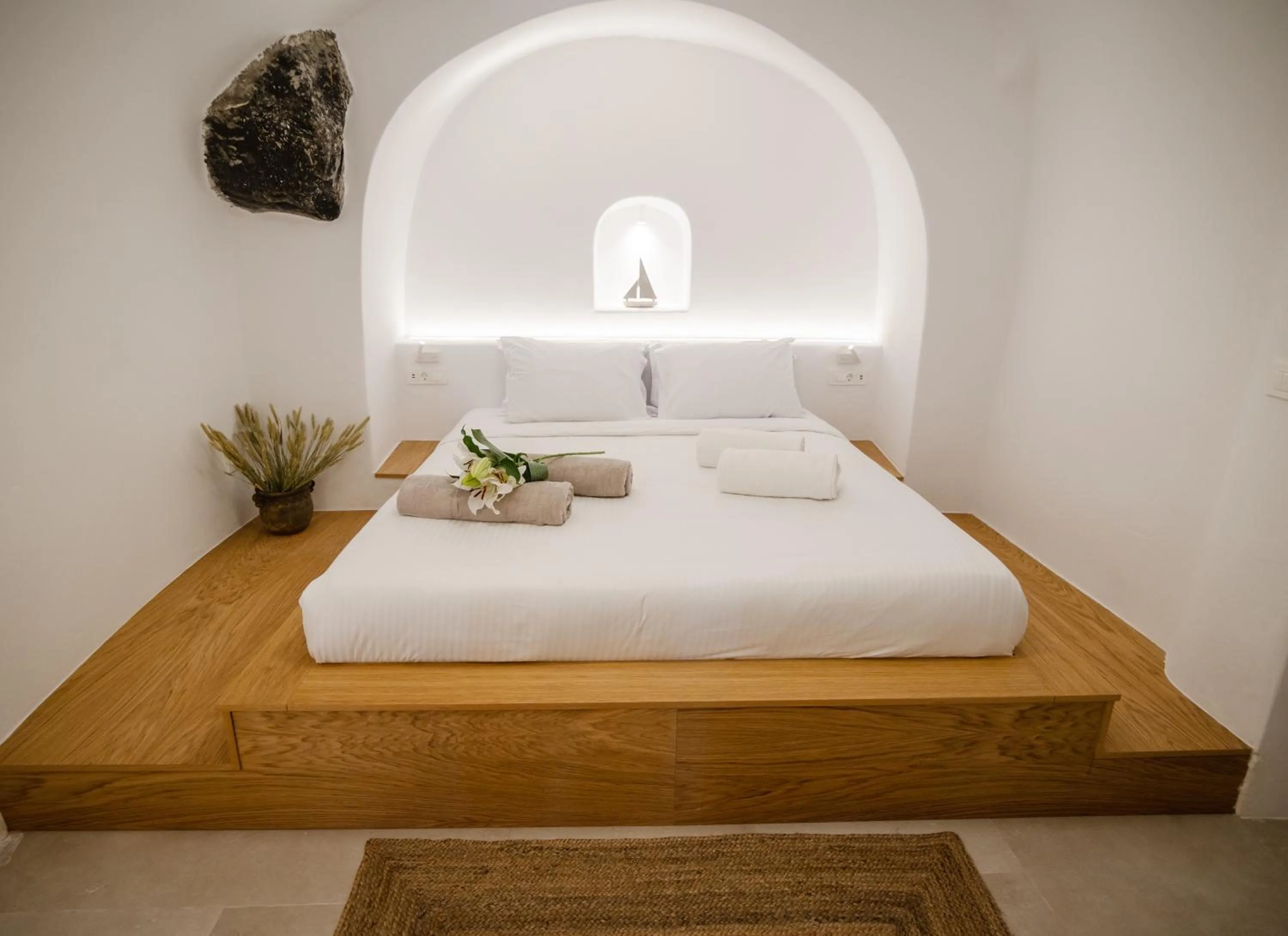 Bed in Oia Mare Villas