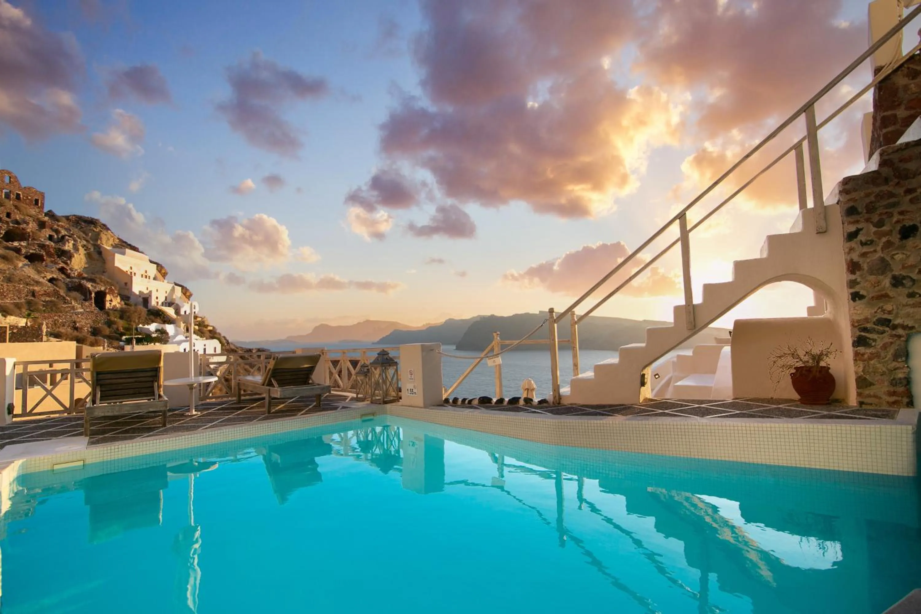 Swimming pool in Oia Mare Villas