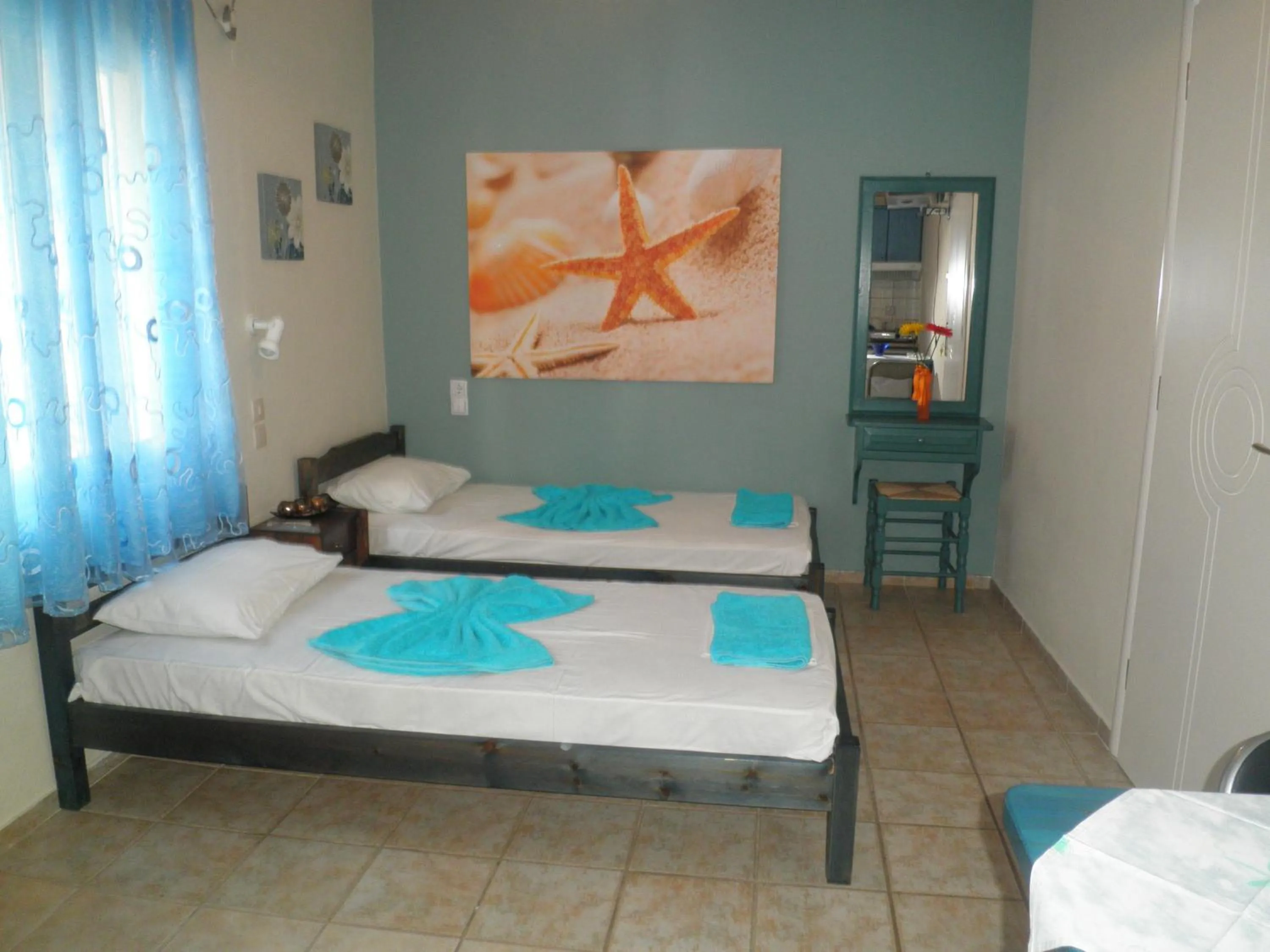 Photo of the whole room, Bed in Babis