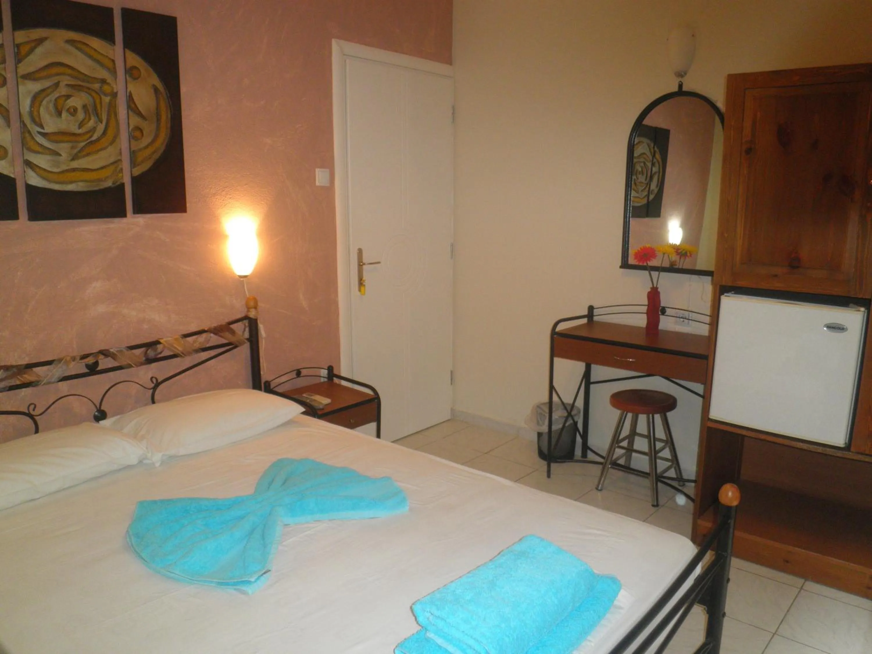 Bedroom, Bed in Babis