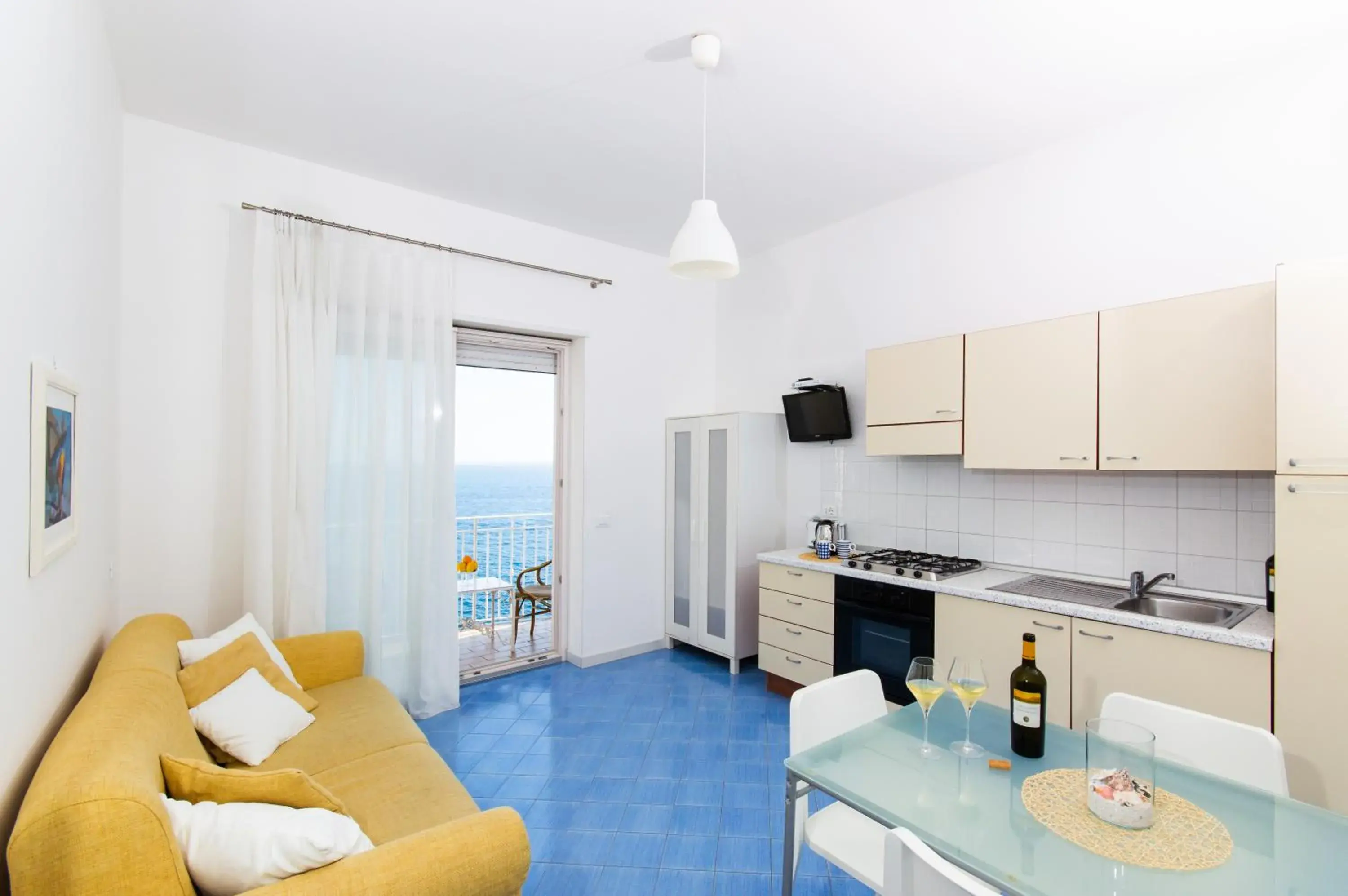 One-Bedroom Apartment with Sea View in Residence Due Torri One-Bedroom Apartment with Sea View in Residence Due Torri
