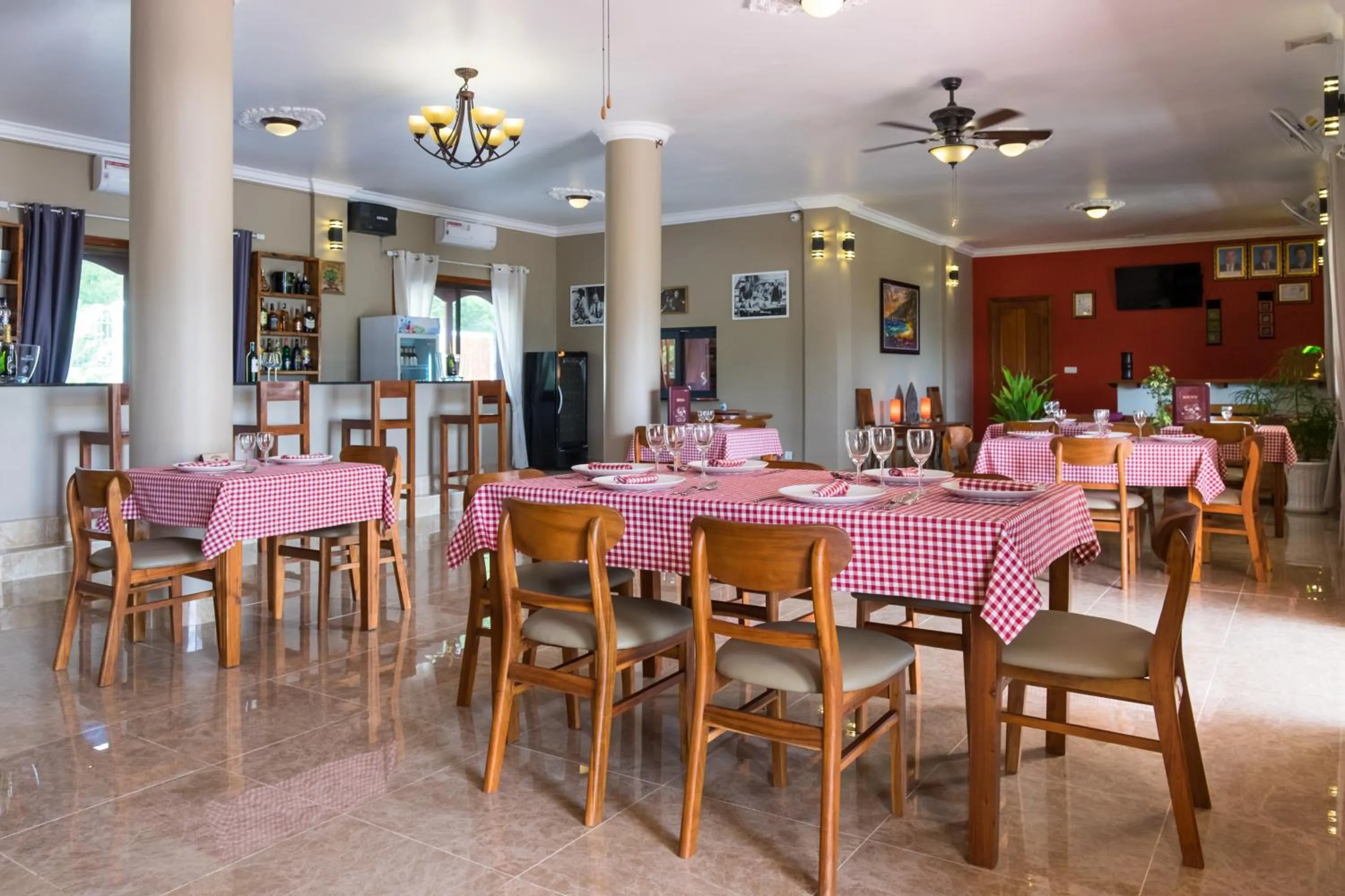 Restaurant/places to eat in Riviera Hotel & Resort Kep