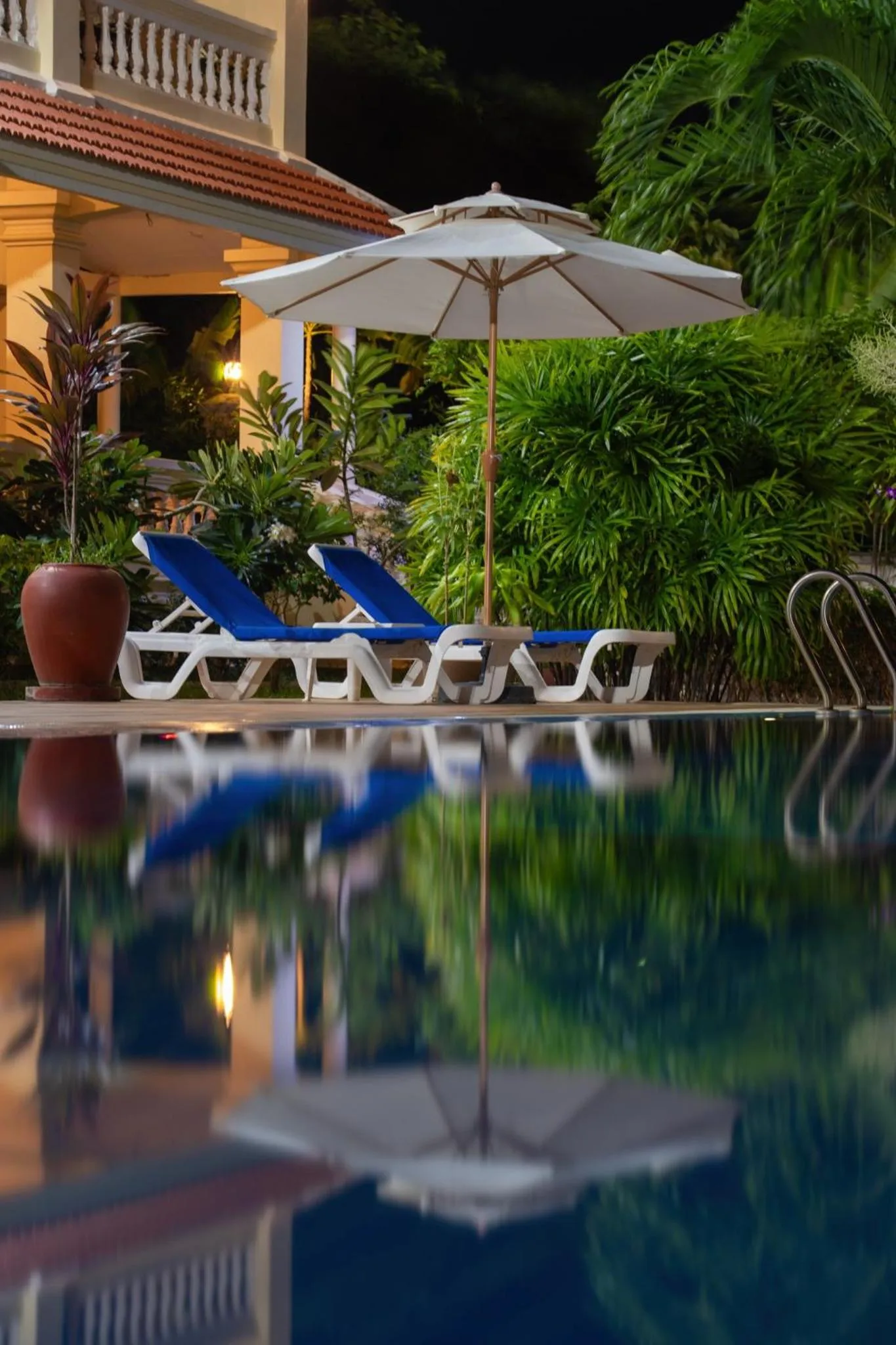 sunbed in Riviera Hotel & Resort Kep