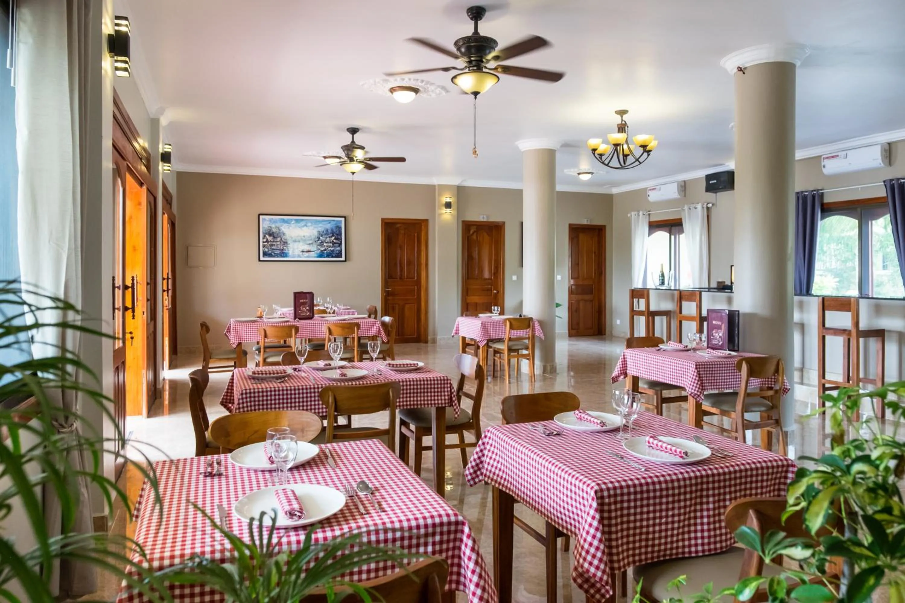 Restaurant/places to eat in Riviera Hotel & Resort Kep