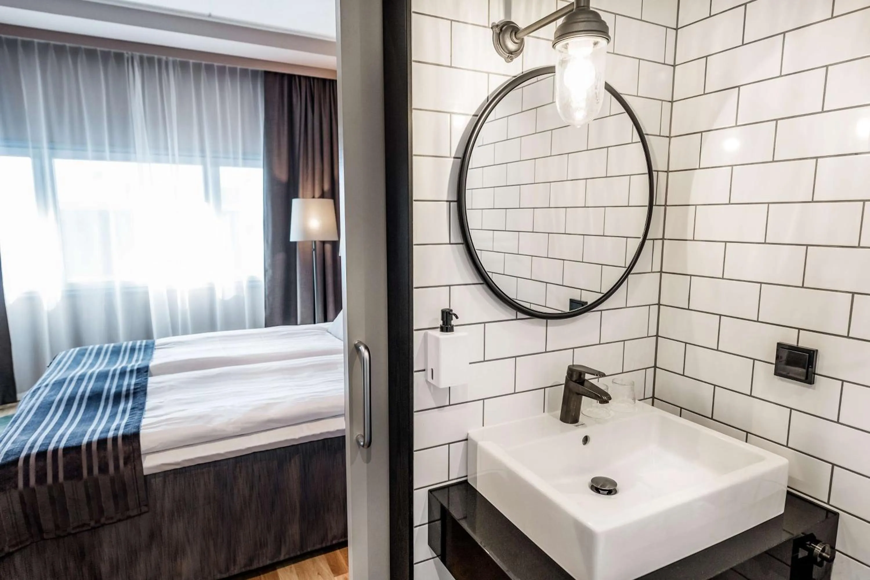 Bedroom, Bed in Scandic Helsinki Airport