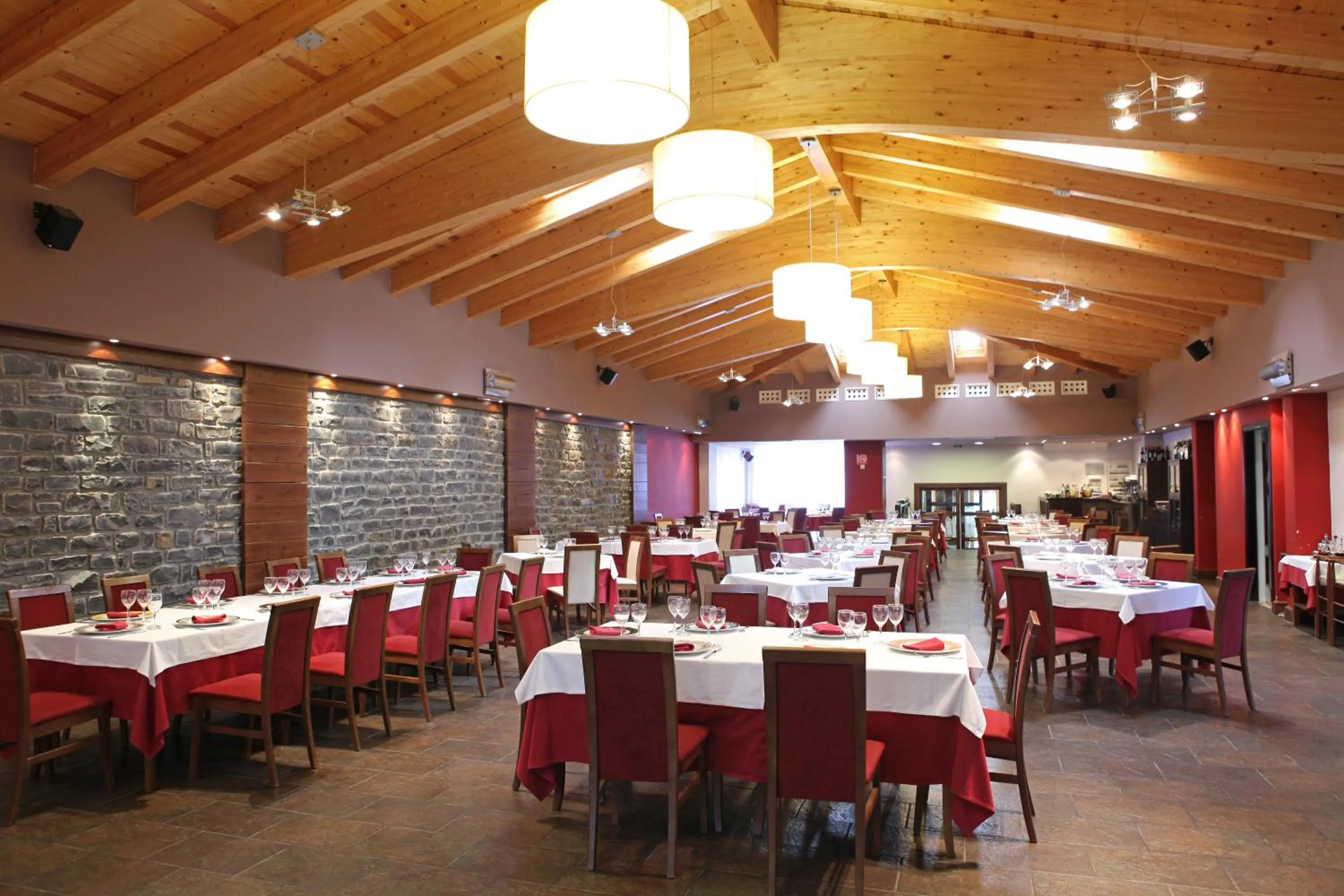 Restaurant/places to eat in Hotel Restaurante Revestido