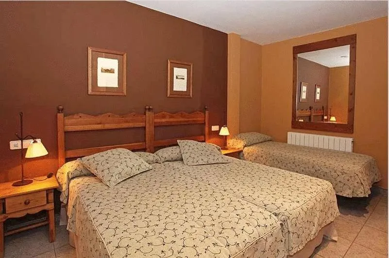 Photo of the whole room, Bed in Hotel Restaurante Revestido