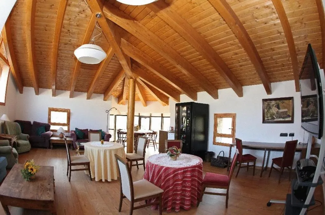 Restaurant/places to eat in Hotel Restaurante Revestido