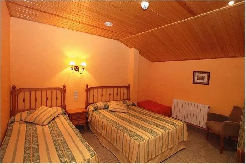 Photo of the whole room, Bed in Hotel Restaurante Revestido