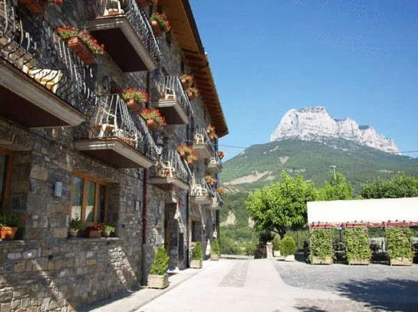 Facade/entrance in Hotel Restaurante Revestido