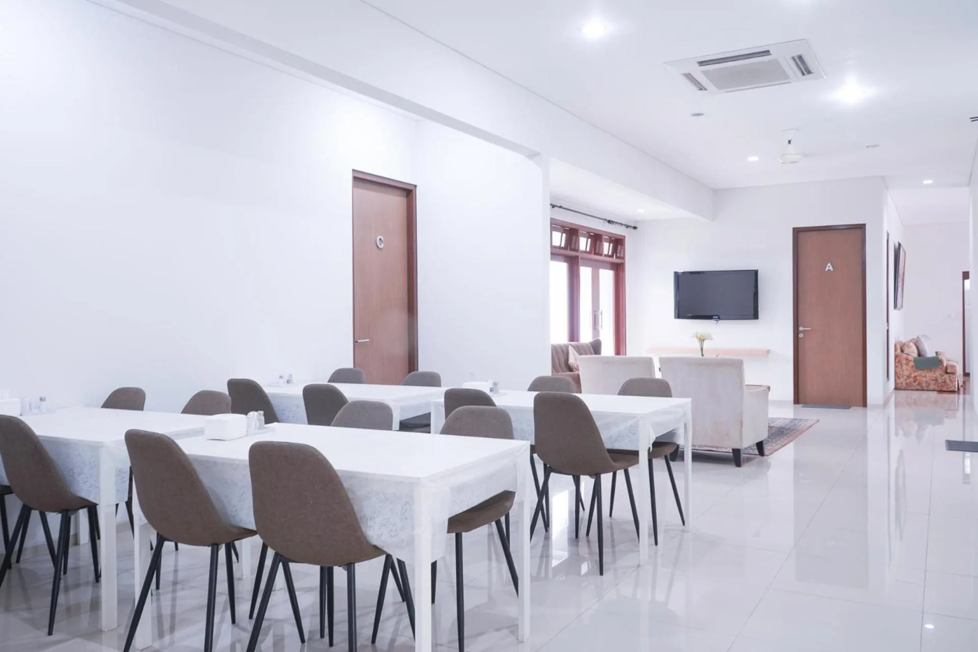 Dining area in Mk House Tendean