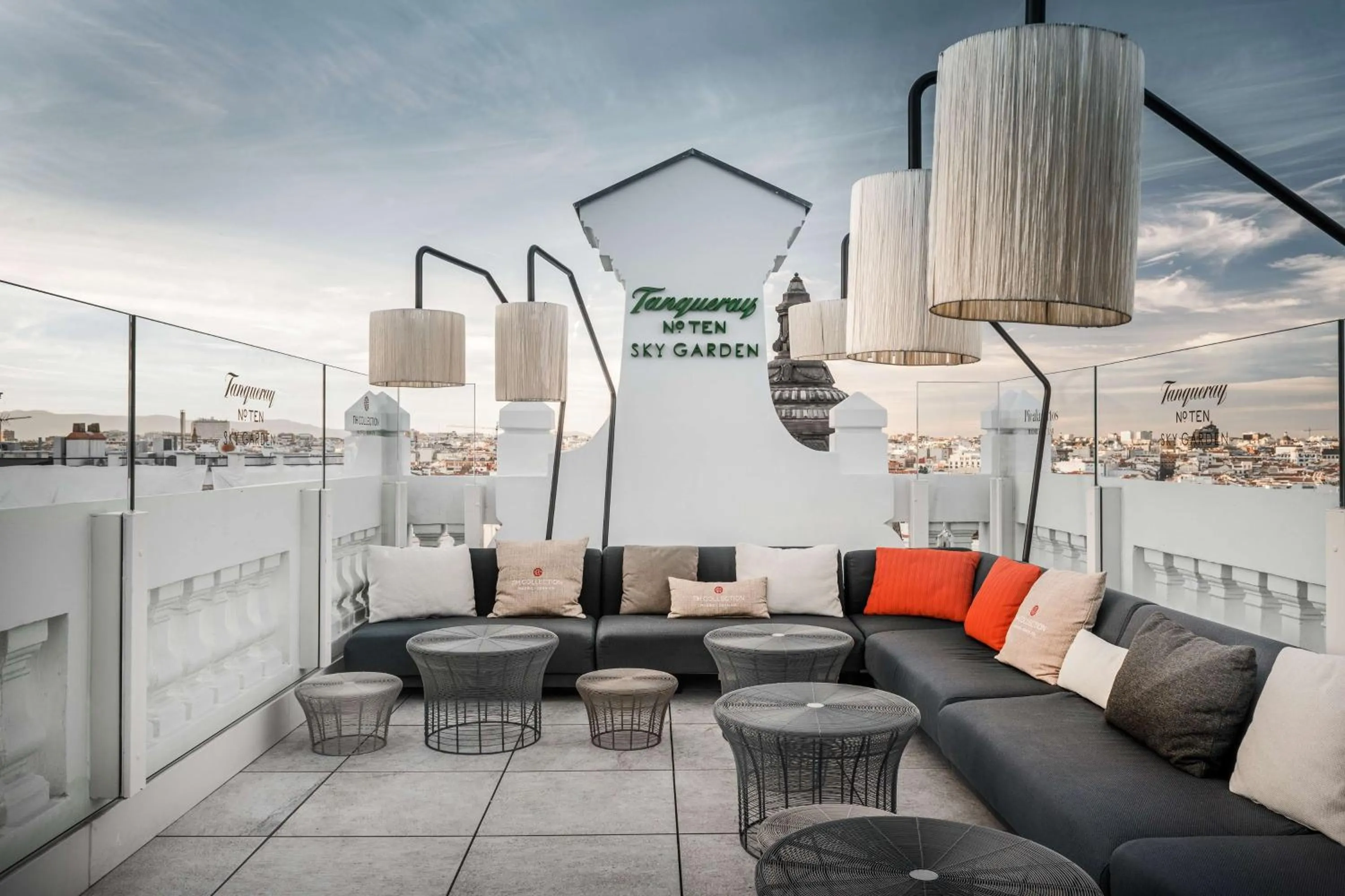 Lounge or bar in NH Collection Madrid Gran Vía