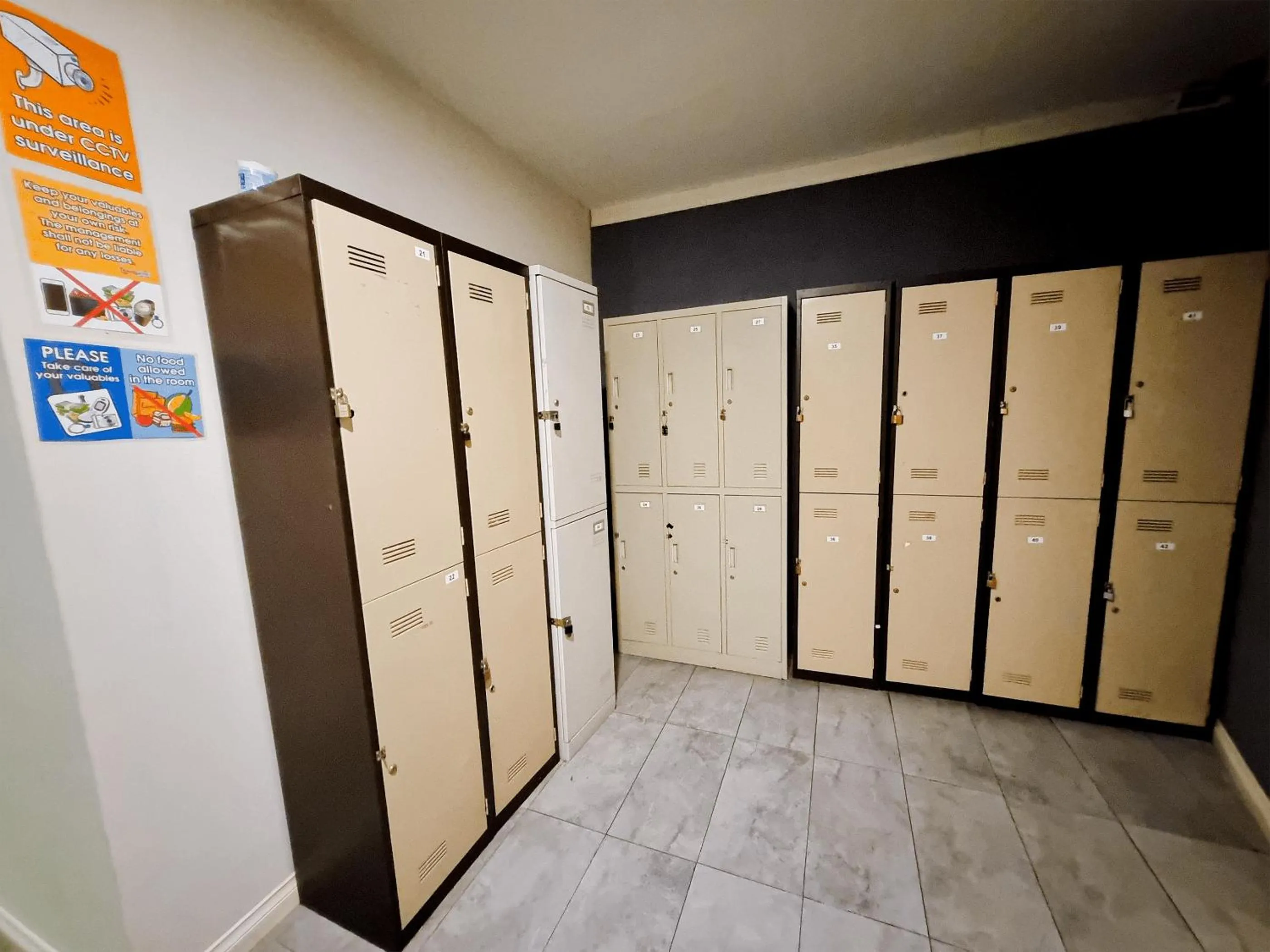 locker in Travelogue Guest House