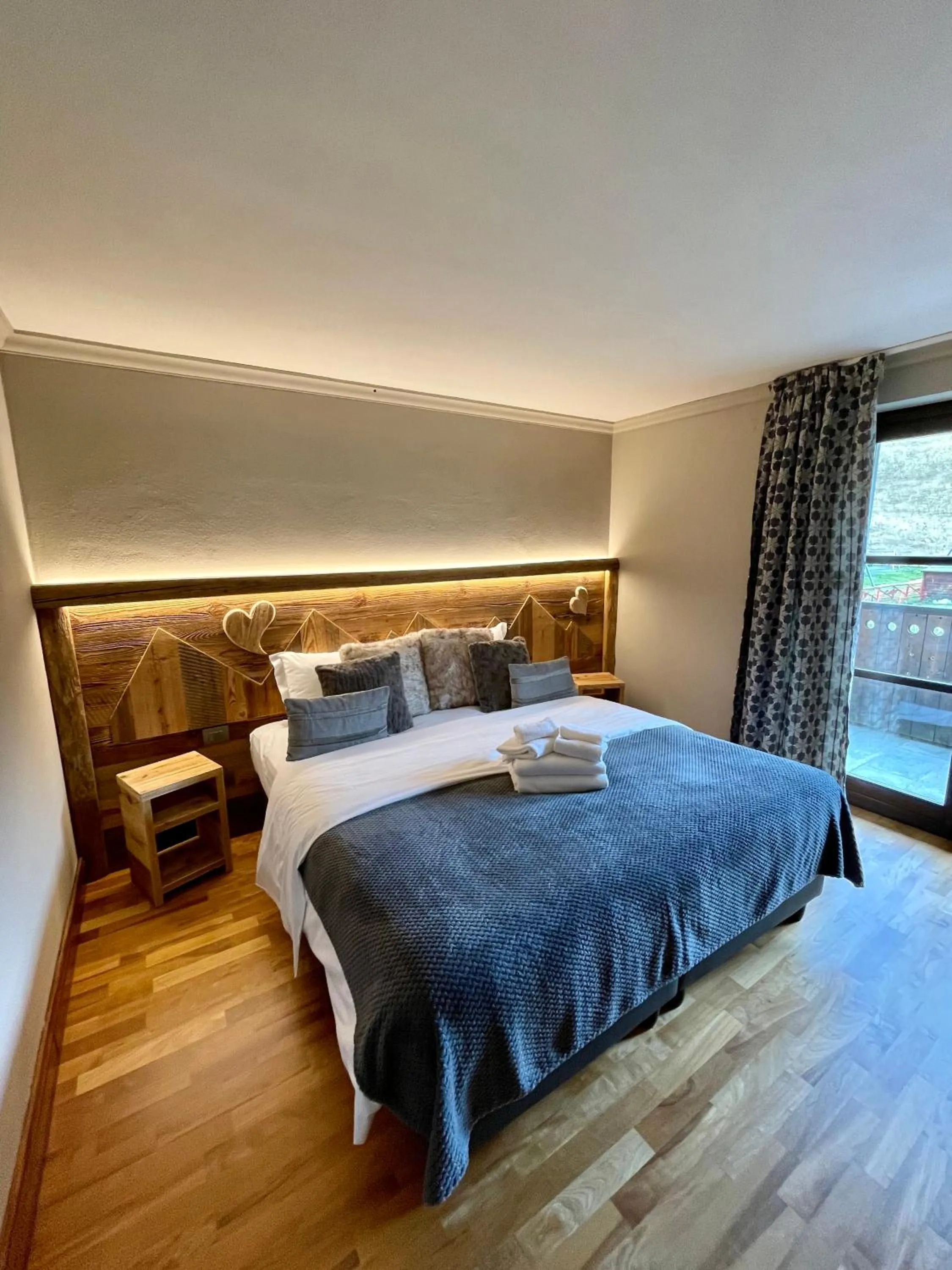 Bed in Chalet Hotel Dragon