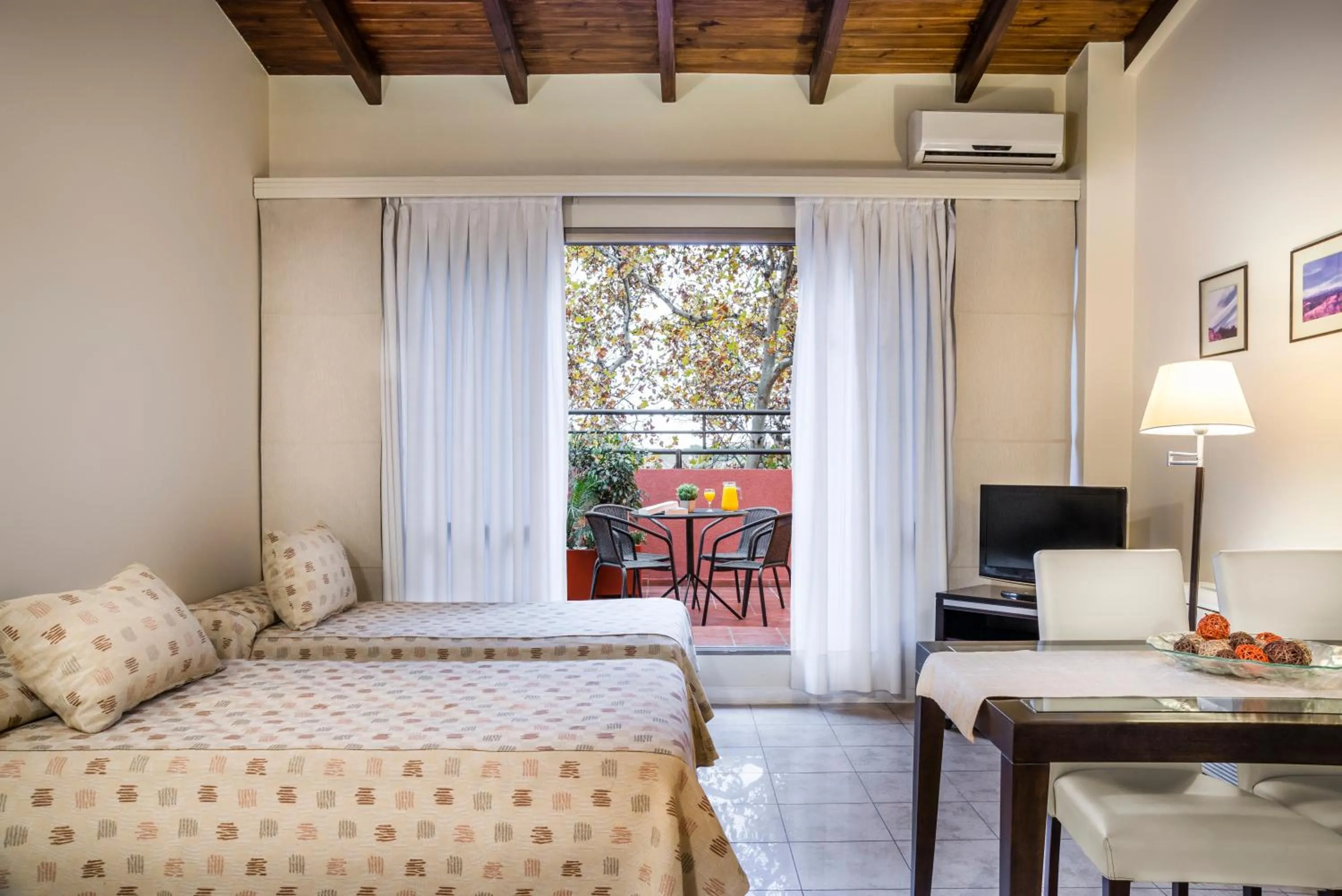 Balcony/Terrace, Bed in Montañas Azules Apart Hotel