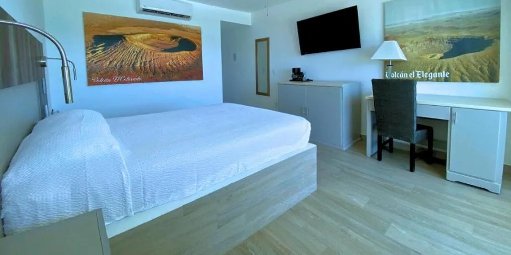 Photo of the whole room, Bed in Hotel Playa Bonita Resort