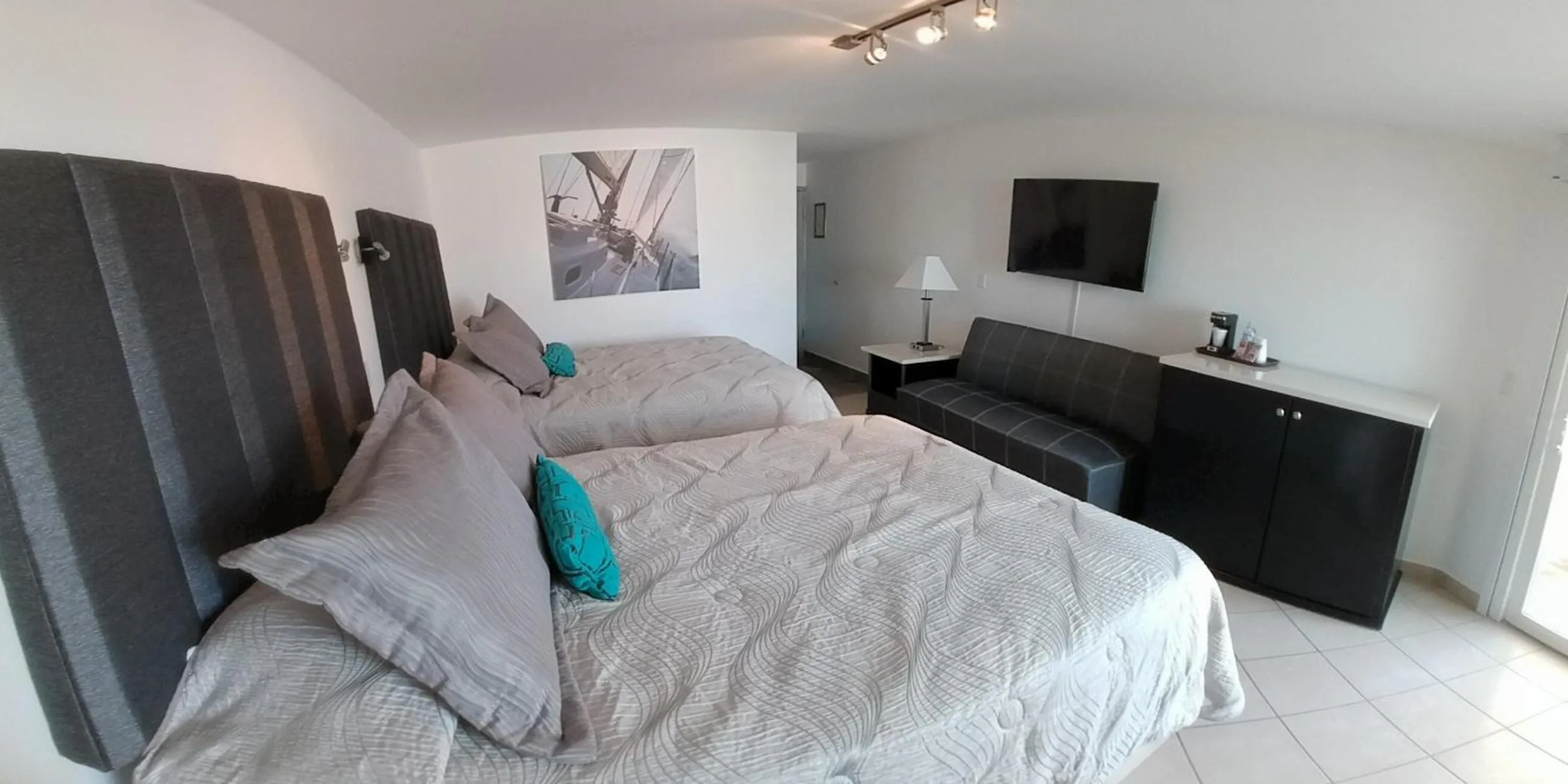 Bed in Hotel Playa Bonita Resort