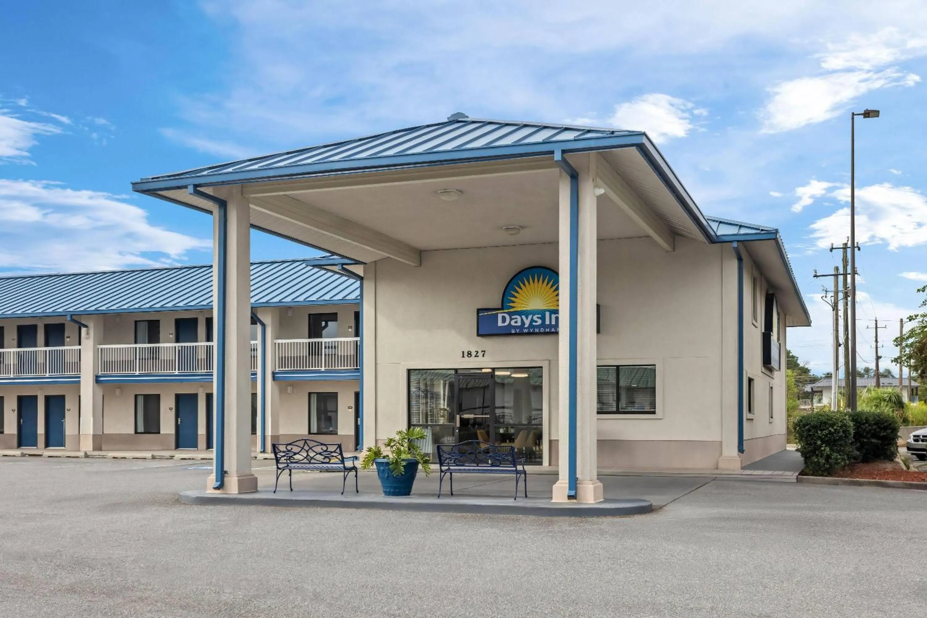 Property building in Days Inn by Wyndham Valdosta I-75