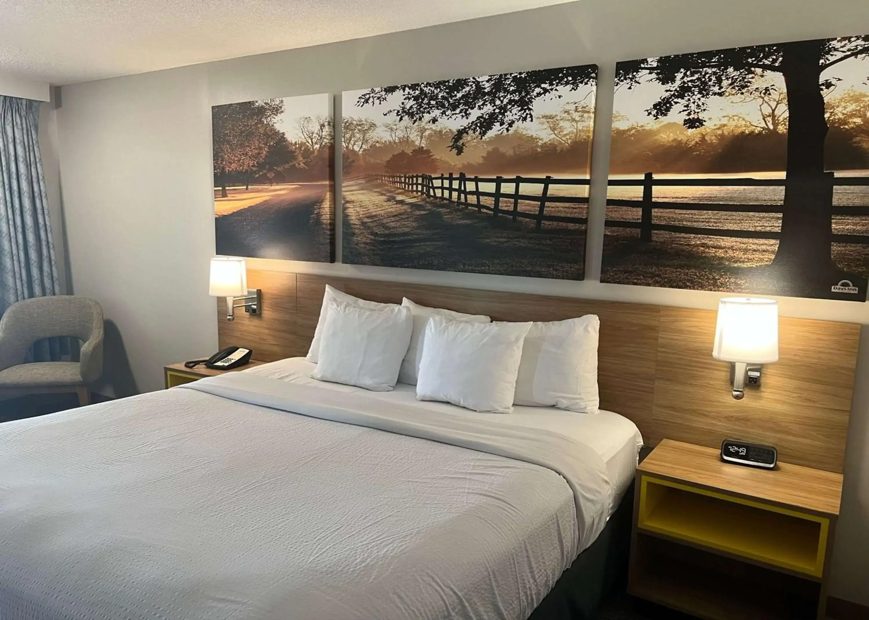 Photo of the whole room, Bed in Days Inn by Wyndham Valdosta I-75 Photo of the whole room, Bed in Days Inn by Wyndham Valdosta I-75