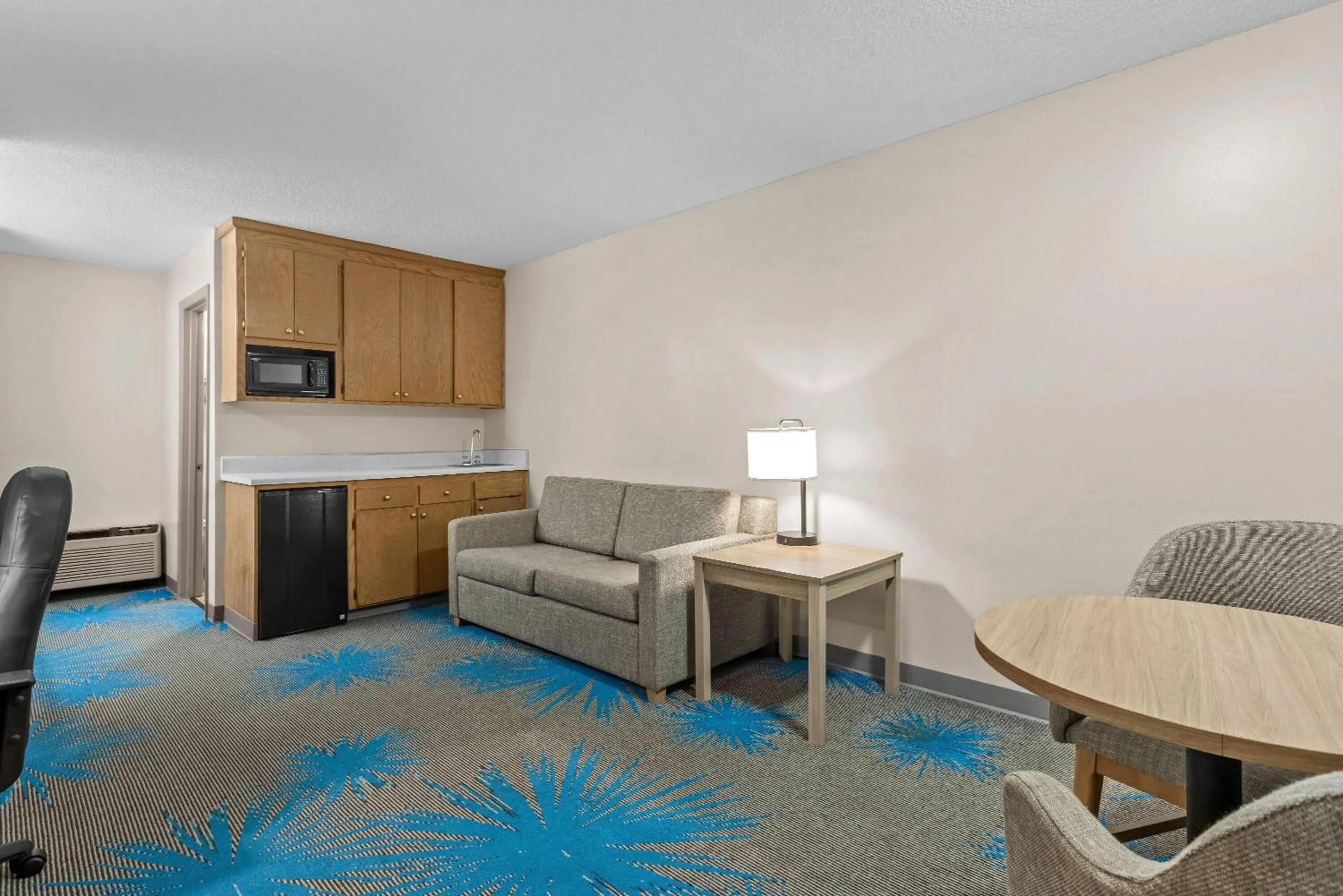 Photo of the whole room in Days Inn by Wyndham Valdosta I-75