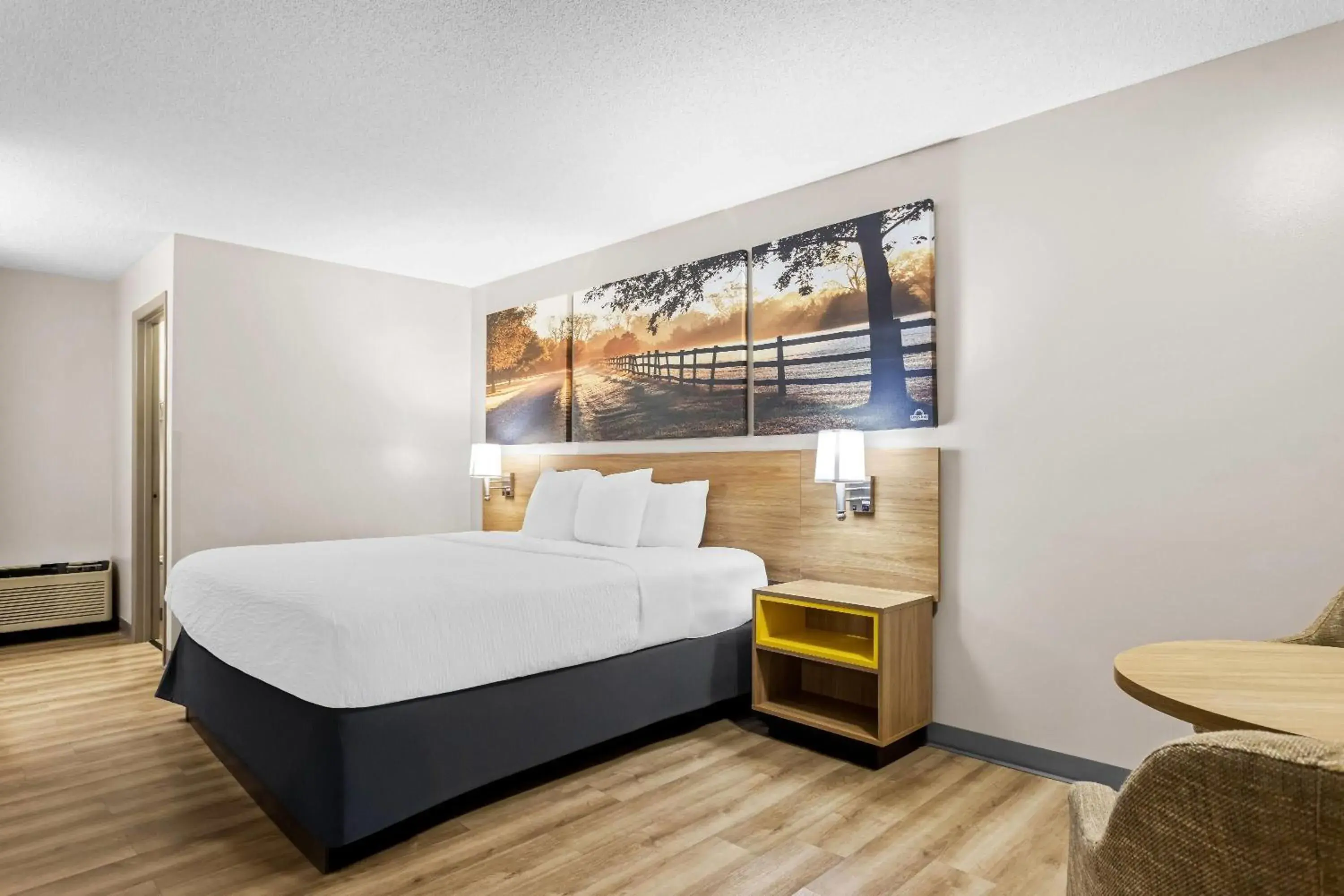 Bed in Days Inn by Wyndham Valdosta I-75 Bed in Days Inn by Wyndham Valdosta I-75